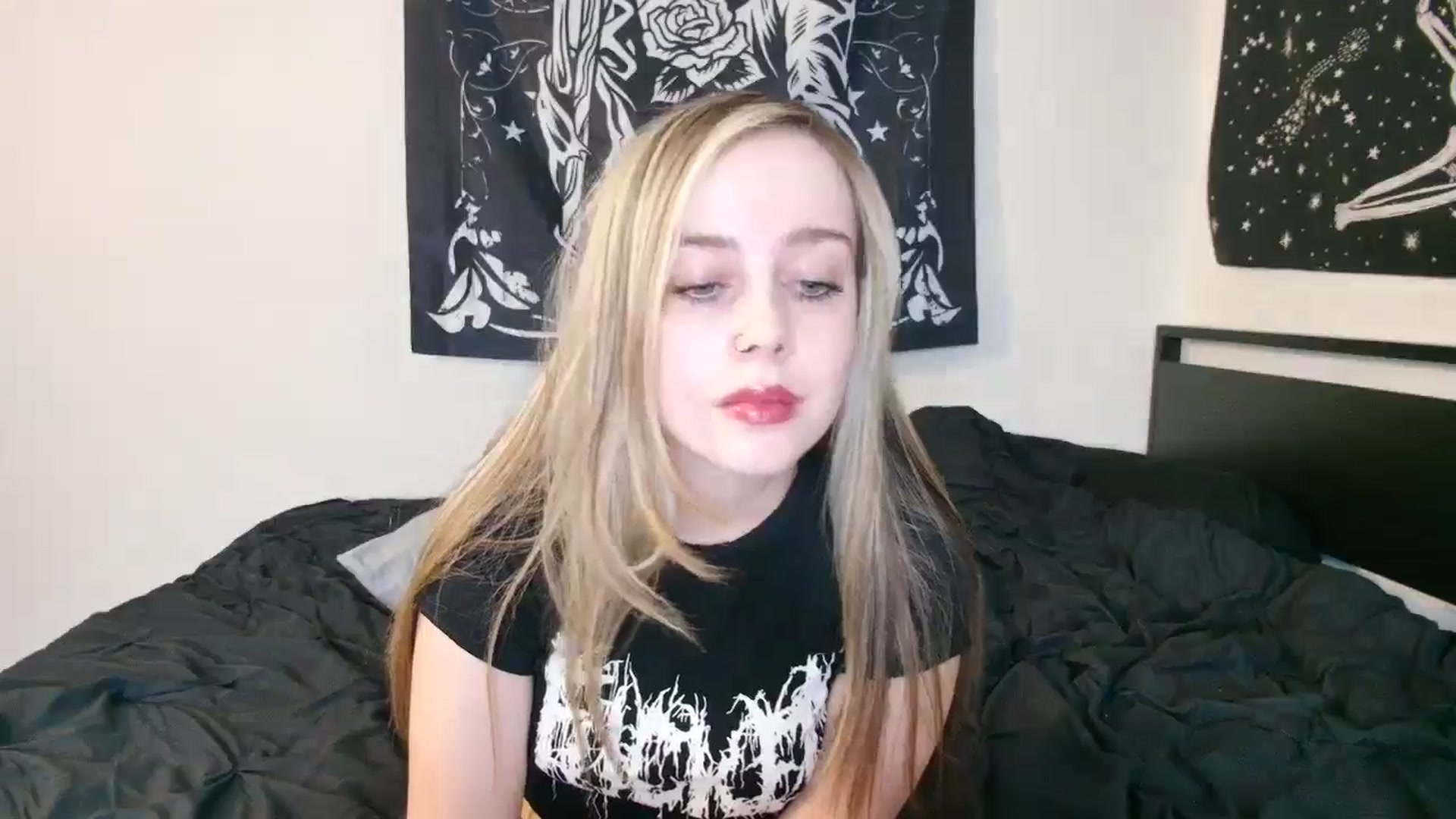 Gallery image thumbnail from Princesslunar's myfreecams stream on, 08/19/2025, 01:17 image 12 of 20