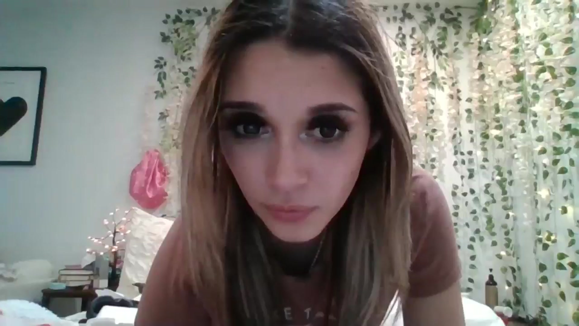 Gallery image thumbnail from Princessryry9's myfreecams stream on, 04/11/2025, 10:35 image 4 of 20