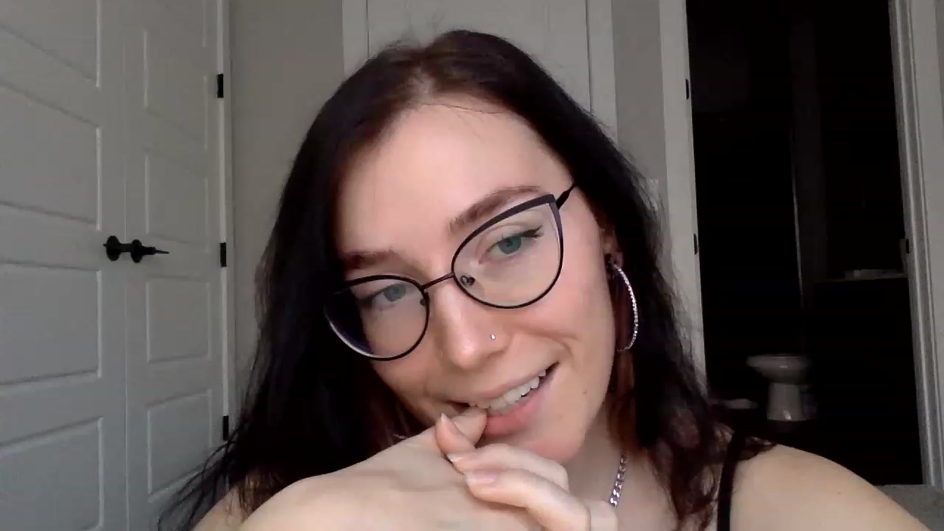 Gallery image thumbnail from Princesss25's myfreecams stream on, 02/06/2023, 15:51 image 8 of 20