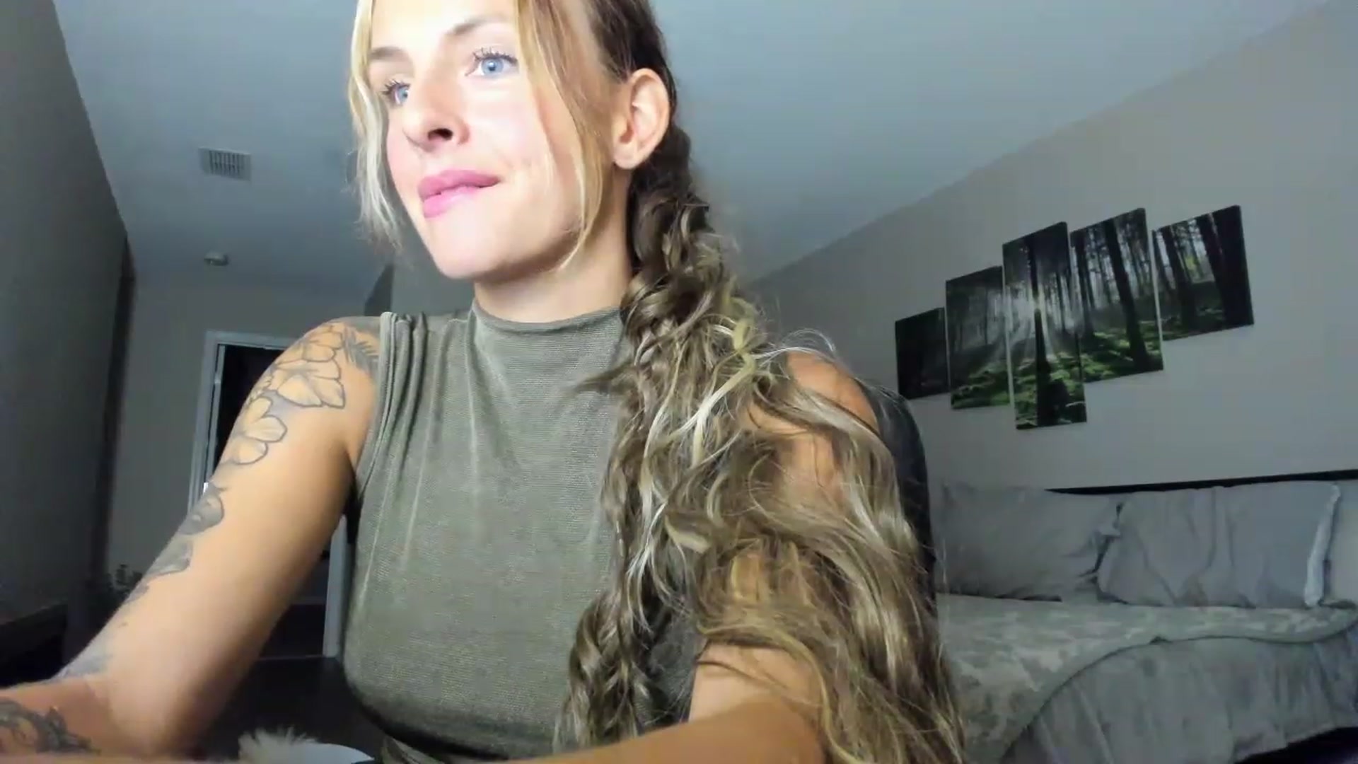 Gallery image thumbnail from PrincesssTati's myfreecams stream on, 08/08/2023, 03:51 image 18 of 20
