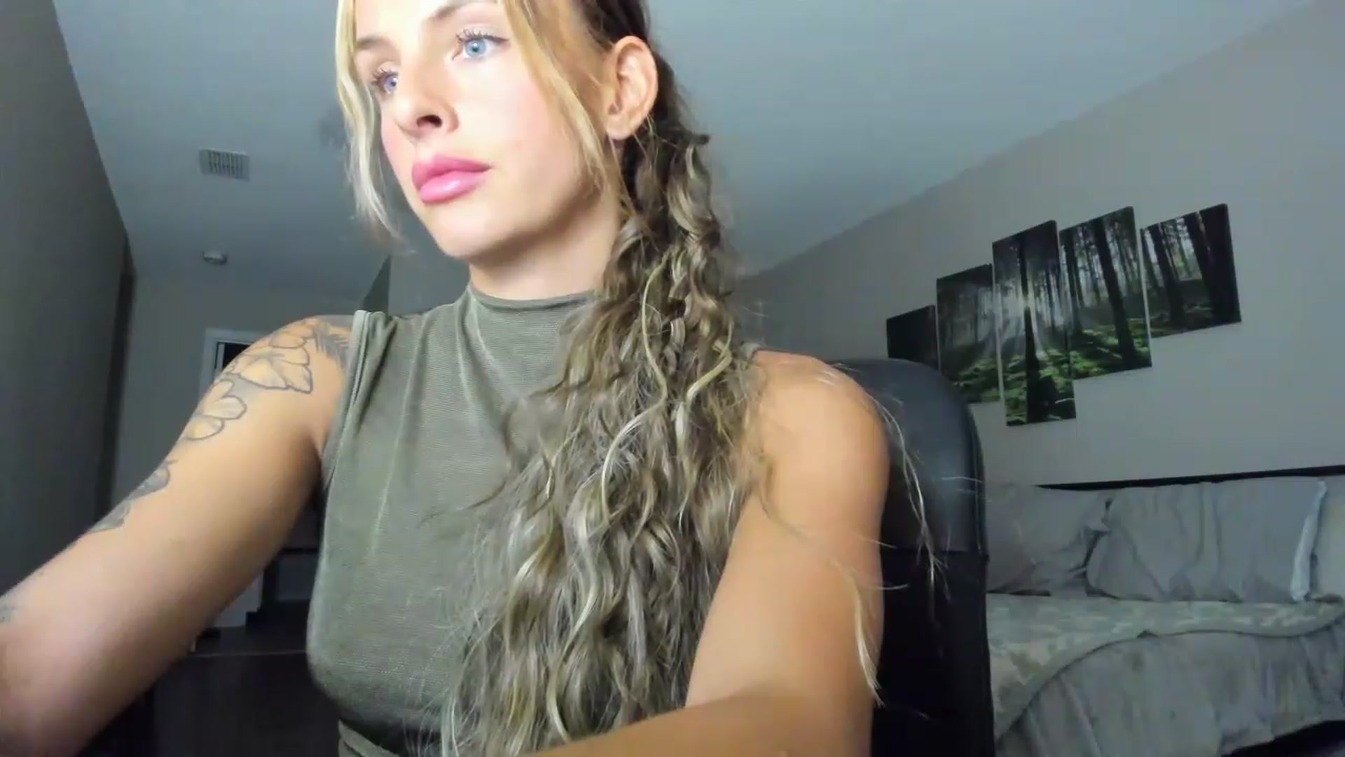Gallery image thumbnail from PrincesssTati's myfreecams stream on, 08/08/2023, 03:51 image 3 of 20