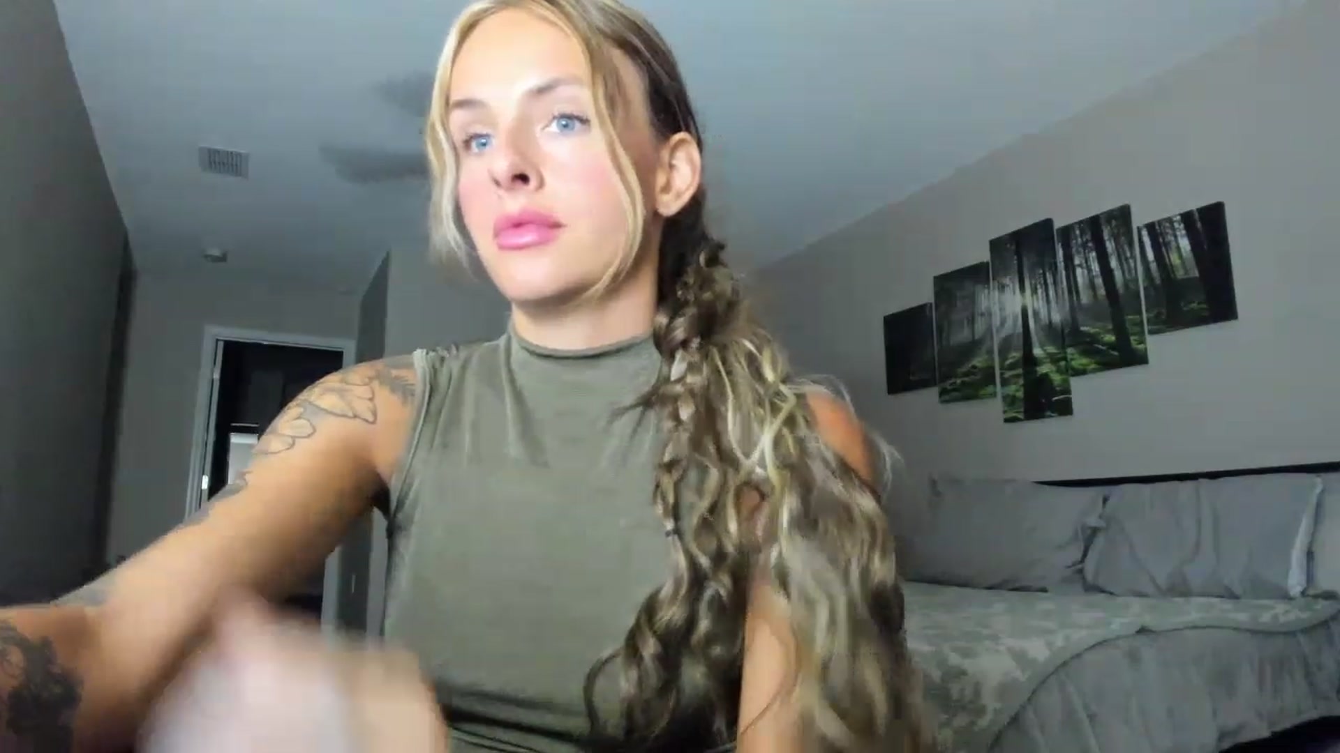 Gallery image thumbnail from PrincesssTati's myfreecams stream on, 08/08/2023, 03:51 image 16 of 20