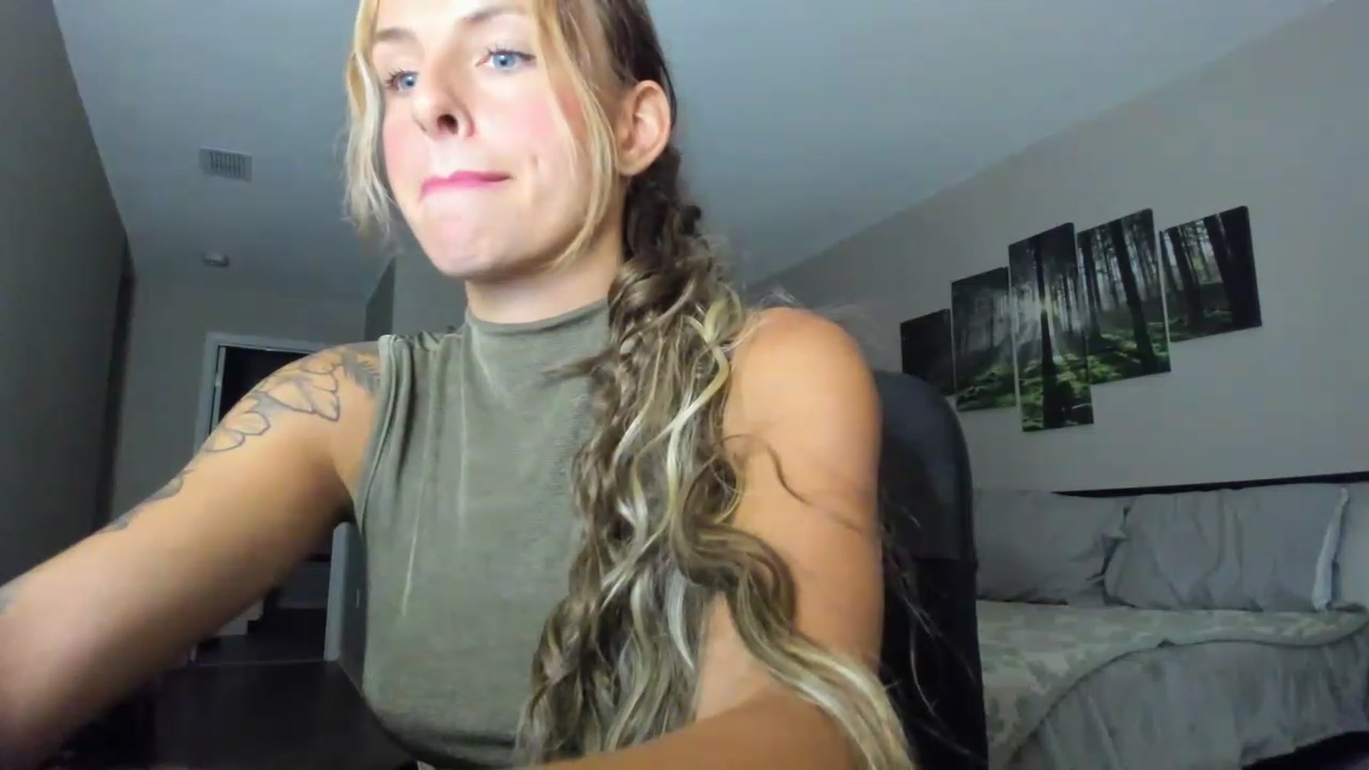 Gallery image thumbnail from PrincesssTati's myfreecams stream on, 08/08/2023, 03:51 image 20 of 20