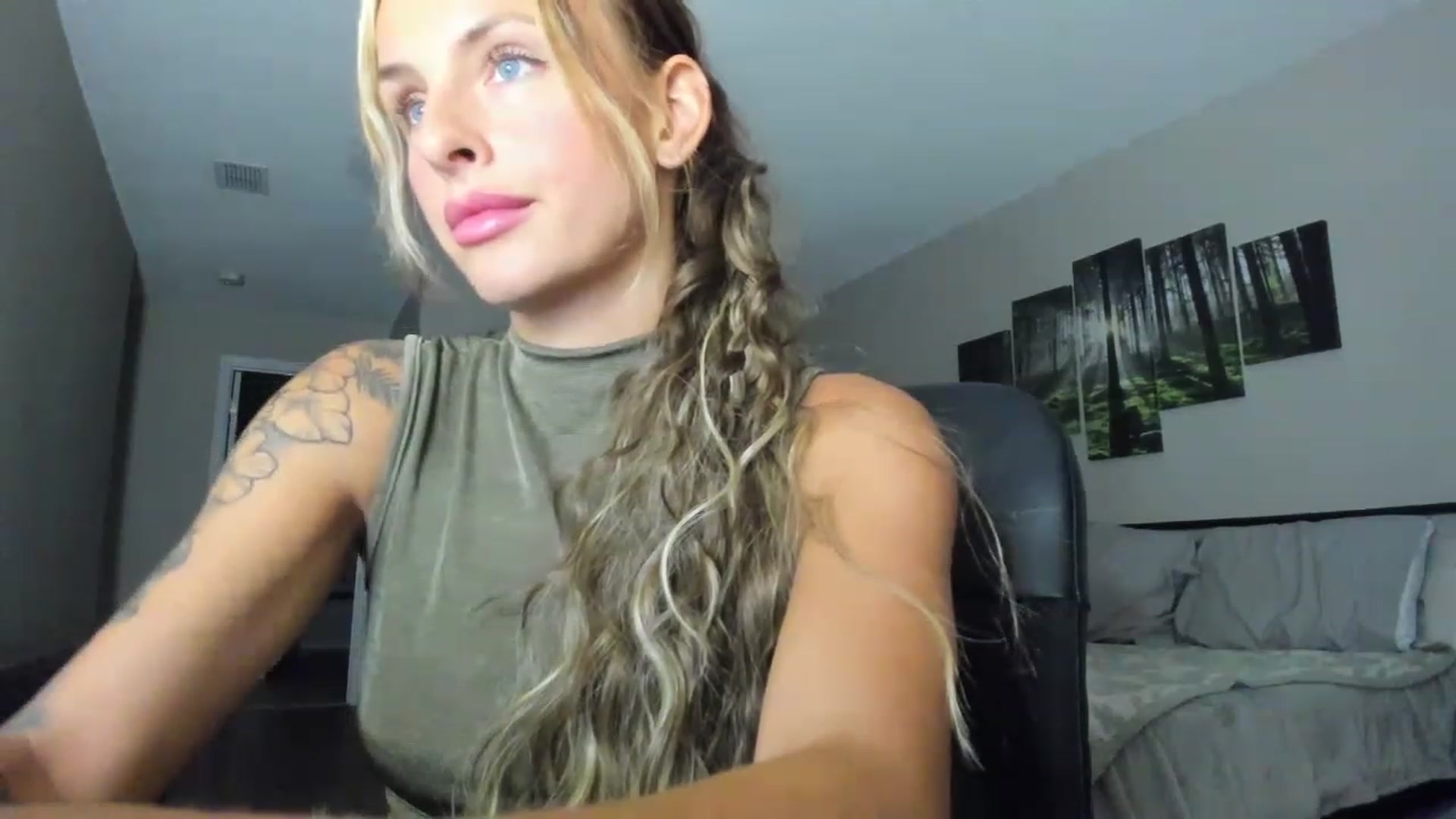 Gallery image thumbnail from PrincesssTati's myfreecams stream on, 08/08/2023, 03:51 image 5 of 20