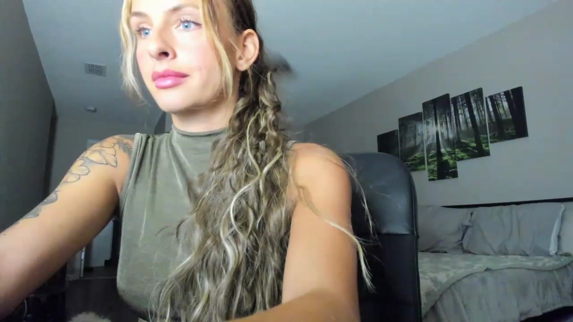 Gallery image thumbnail from PrincesssTati's myfreecams stream on, 08/08/2023, 03:51 image 4 of 20