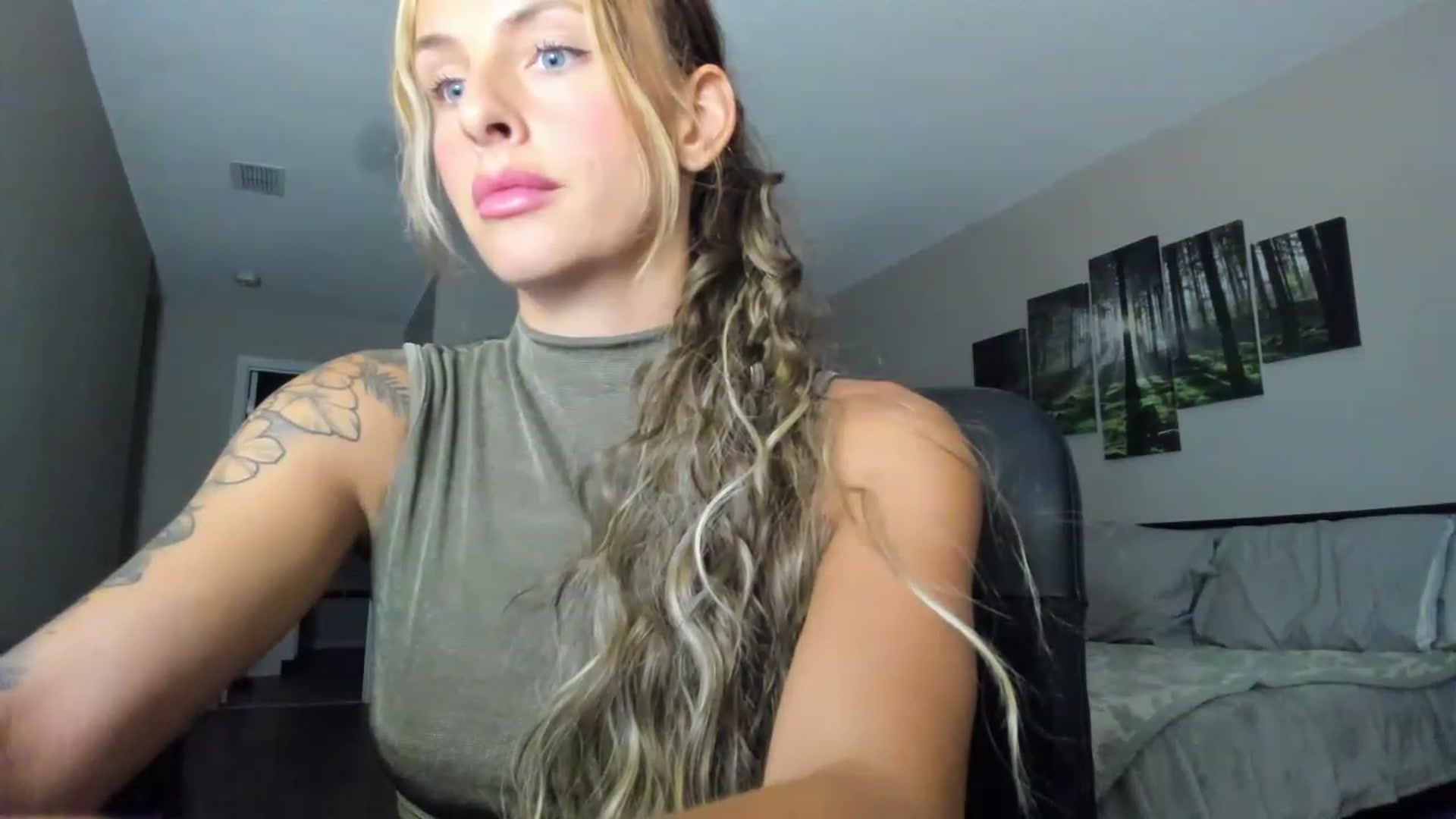 Gallery image thumbnail from PrincesssTati's myfreecams stream on, 08/08/2023, 03:51 image 7 of 20