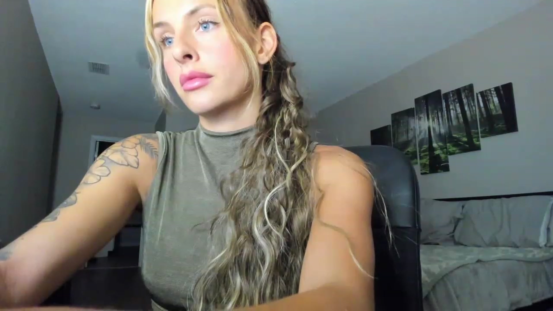 Gallery image thumbnail from PrincesssTati's myfreecams stream on, 08/08/2023, 03:51 image 6 of 20