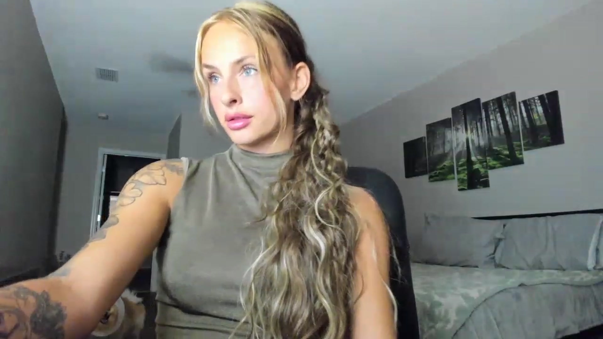 Gallery image thumbnail from PrincesssTati's myfreecams stream on, 08/08/2023, 03:51 image 8 of 20