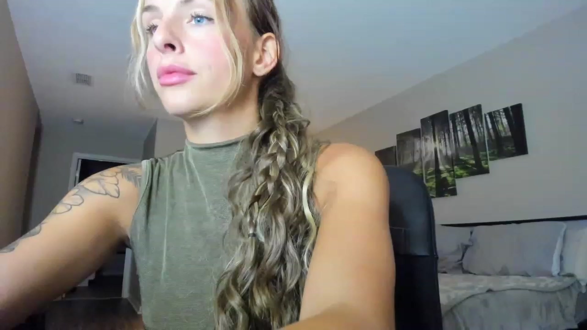 Gallery image thumbnail from PrincesssTati's myfreecams stream on, 08/08/2023, 04:41 image 1 of 20