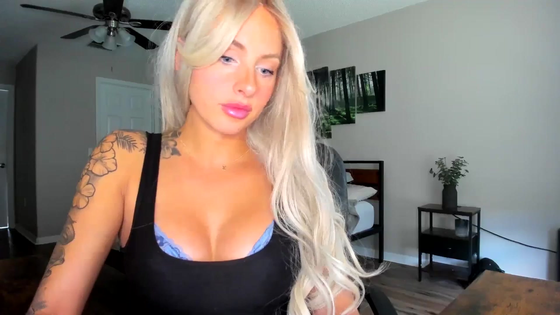 Gallery image thumbnail from PrincesssTati's myfreecams stream on, 09/12/2023, 22:01 image 17 of 20
