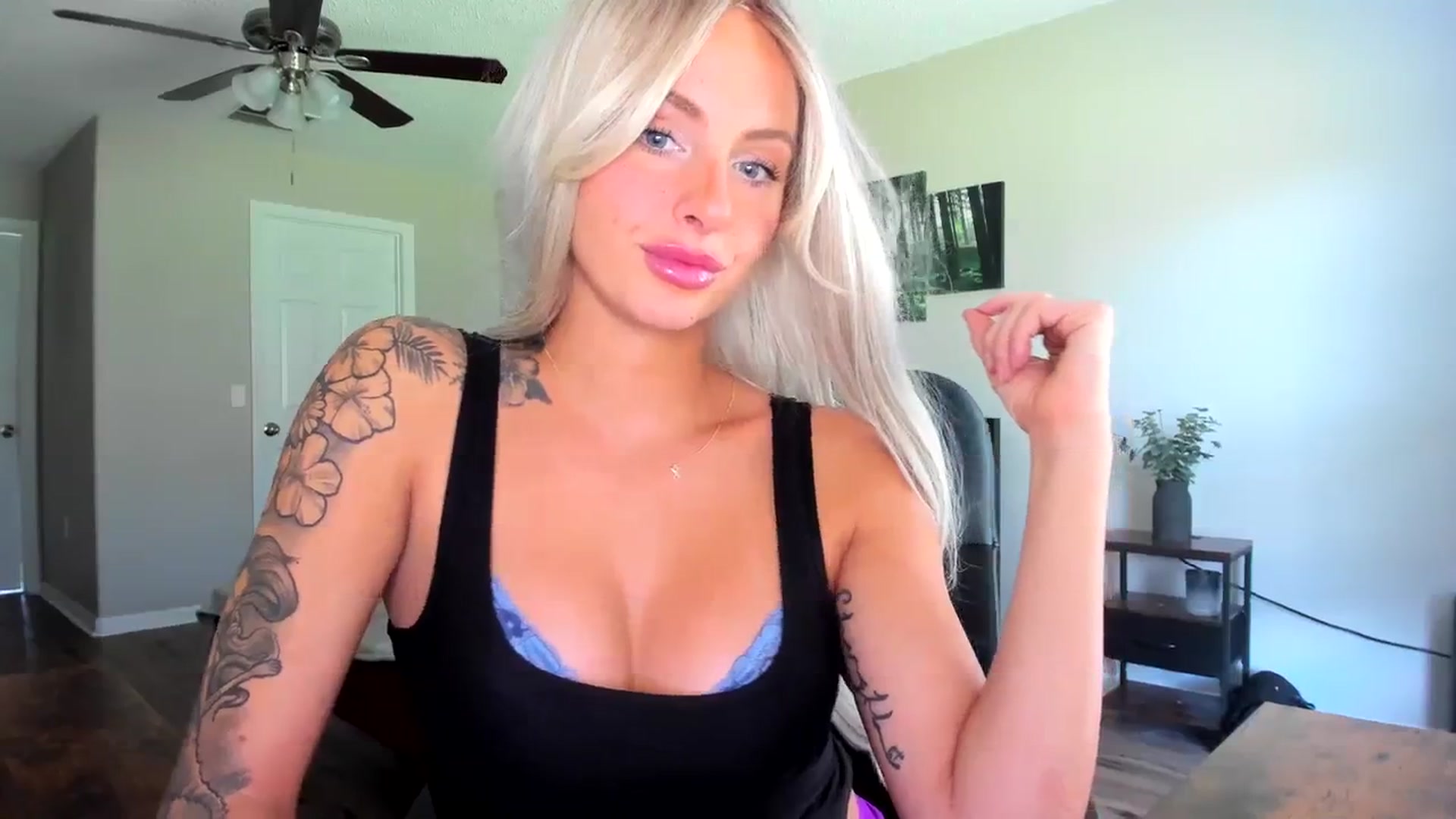 Gallery image thumbnail from PrincesssTati's myfreecams stream on, 09/12/2023, 22:01 image 4 of 20