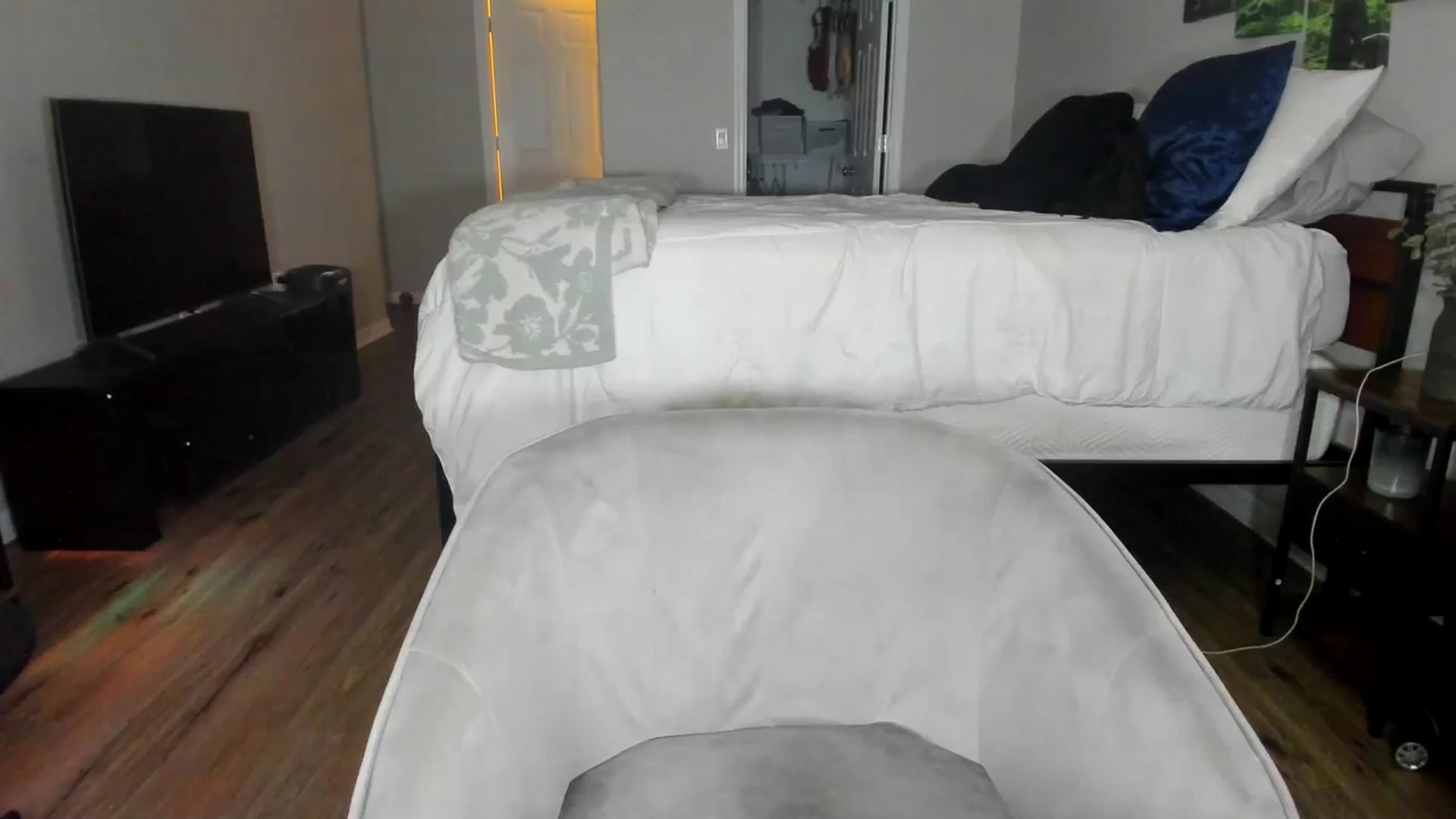 Gallery image thumbnail from PrincesssTati's myfreecams stream on, 09/19/2023, 24:36 image 12 of 20