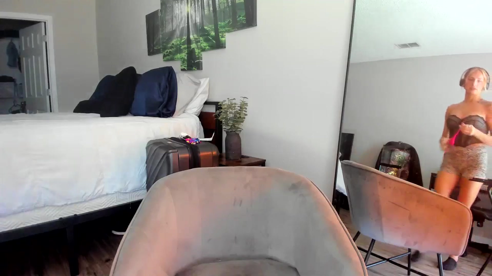 Gallery image thumbnail from PrincesssTati's myfreecams stream on, 09/20/2023, 19:32 image 6 of 20