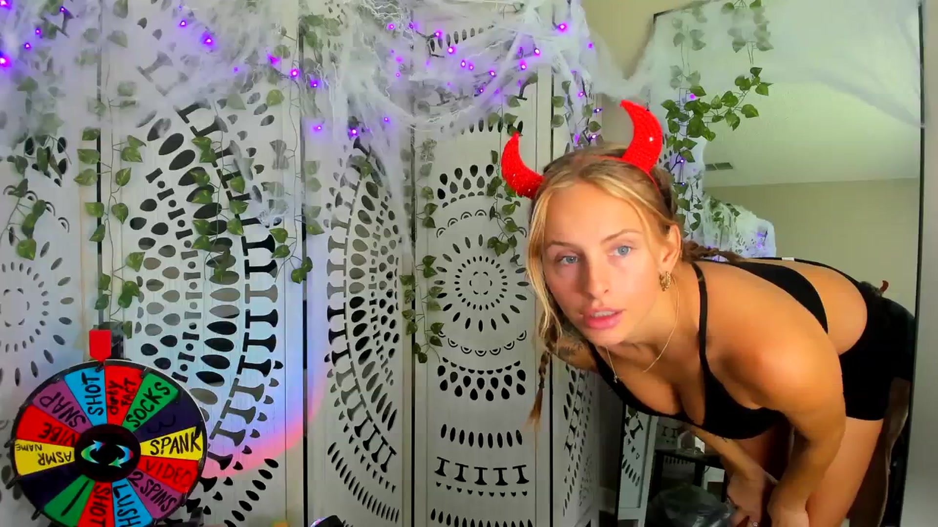 Gallery image thumbnail from PrincesssTati's myfreecams stream on, 10/02/2023, 21:10 image 5 of 20