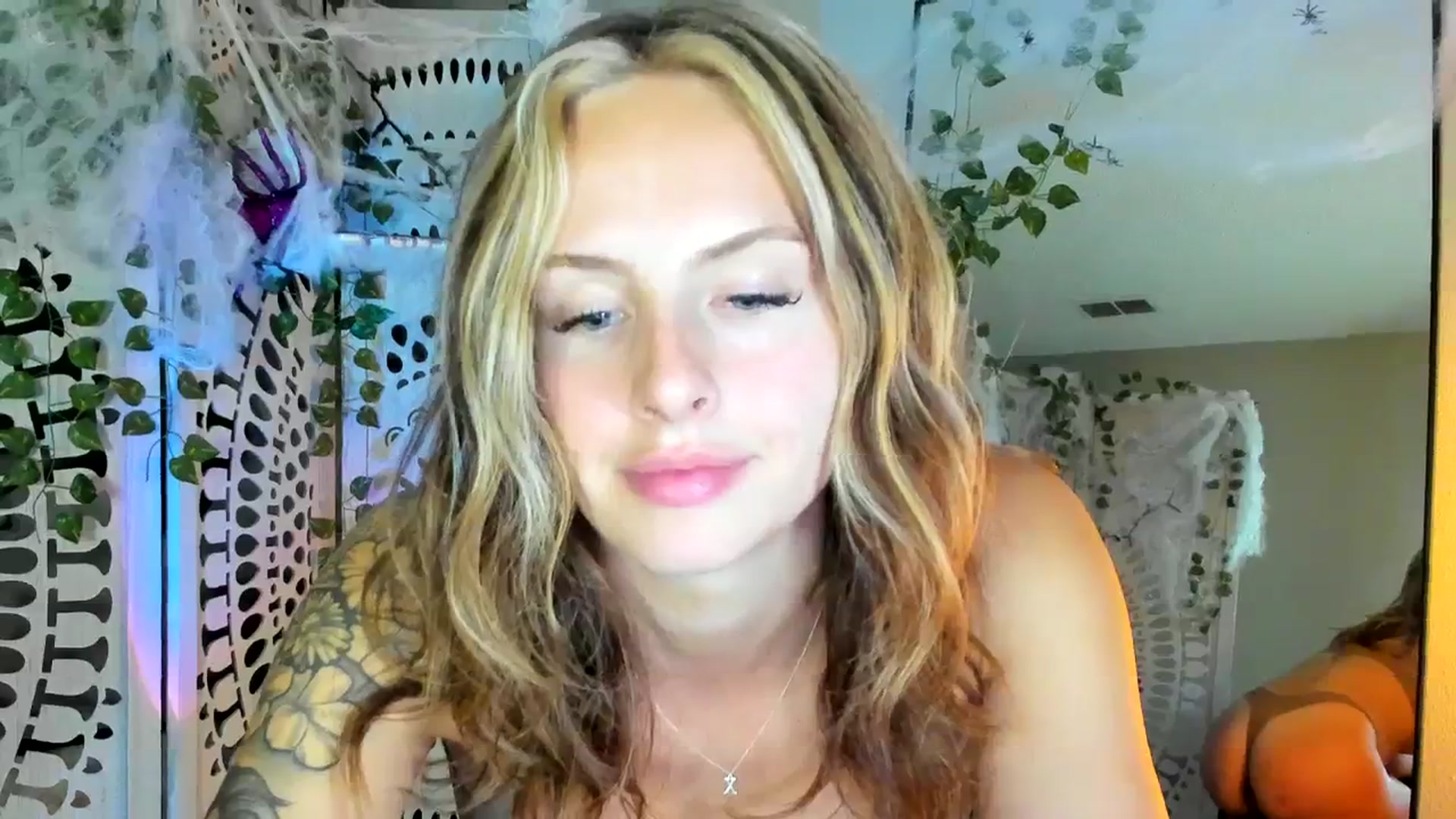 Gallery image thumbnail from PrincesssTati's myfreecams stream on, 10/29/2023, 24:19 image 17 of 20
