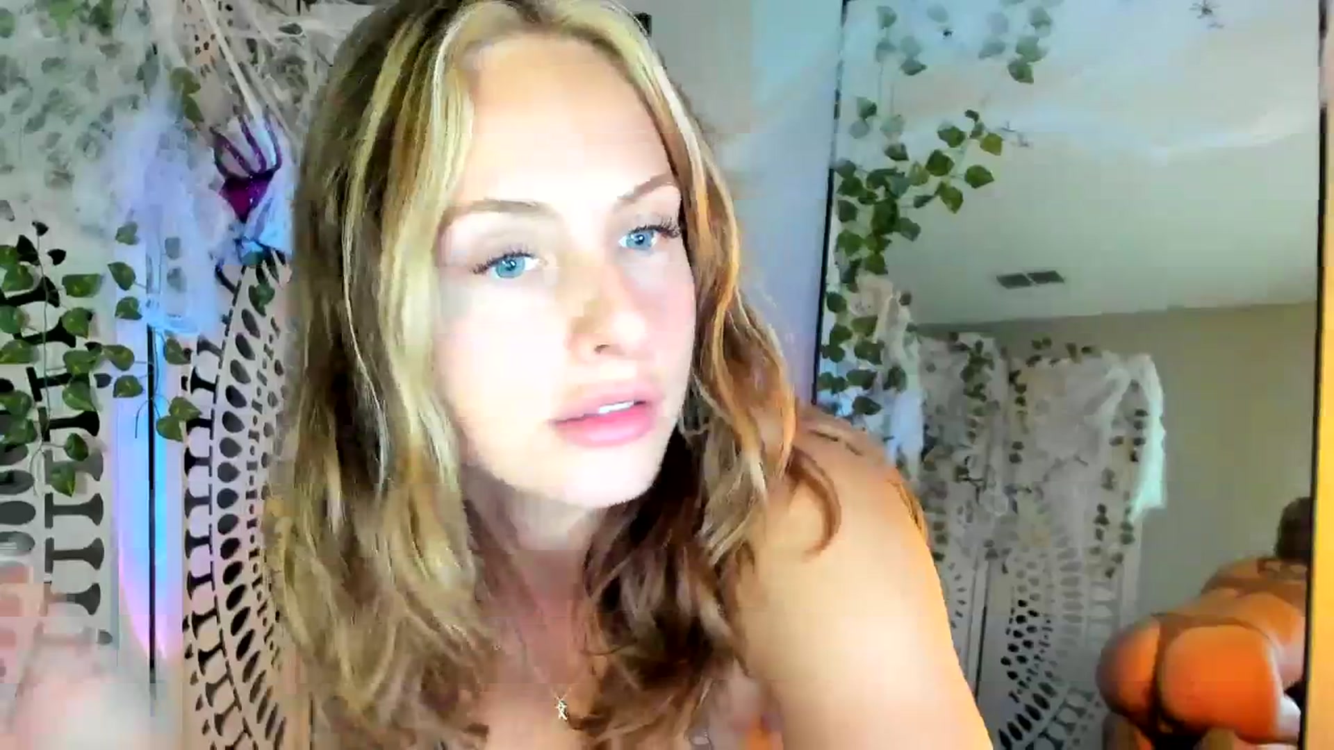 Gallery image thumbnail from PrincesssTati's myfreecams stream on, 10/29/2023, 24:19 image 18 of 20