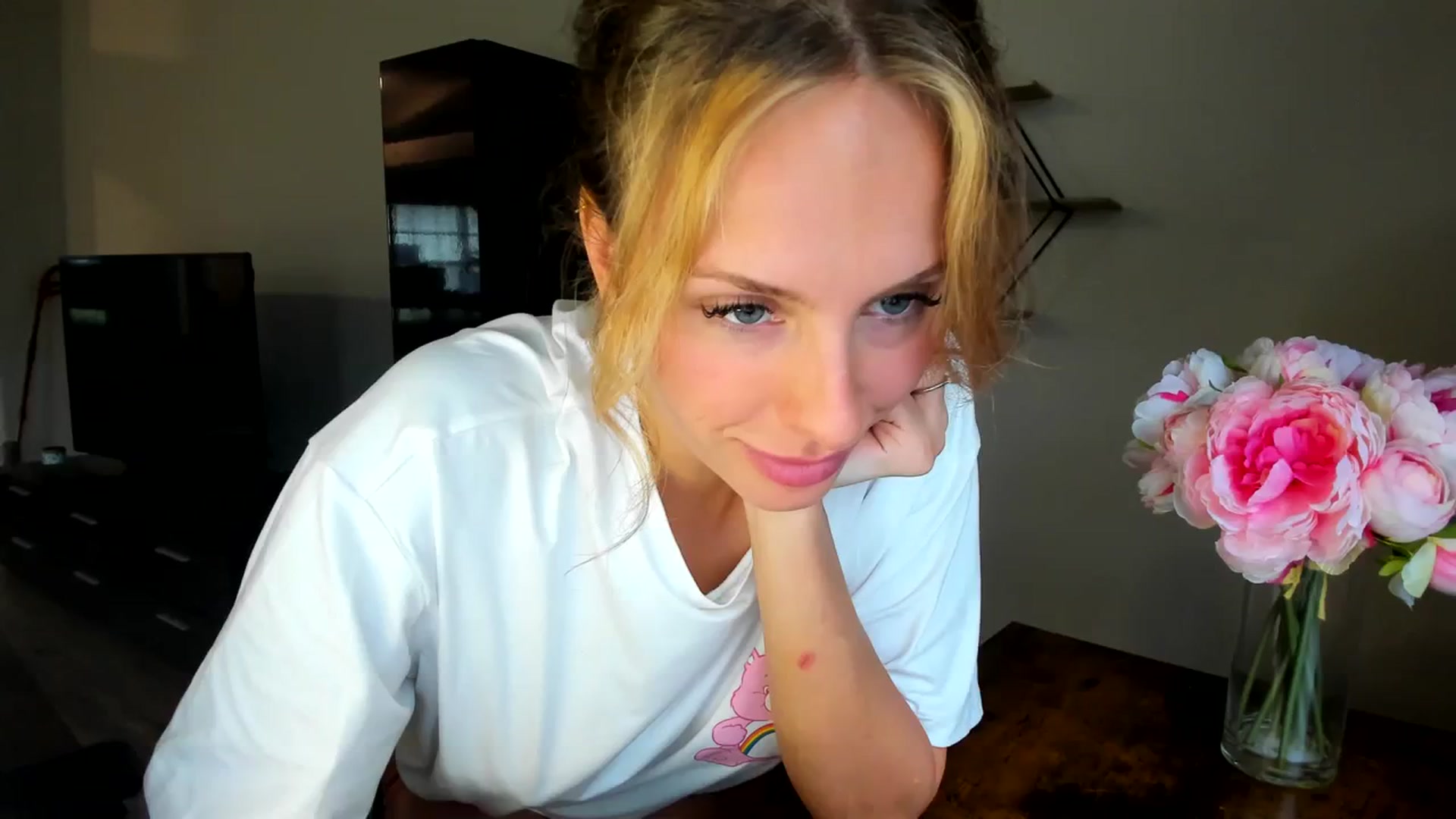 Gallery image thumbnail from PrincesssTati's myfreecams stream on, 12/16/2023, 20:30 image 1 of 20