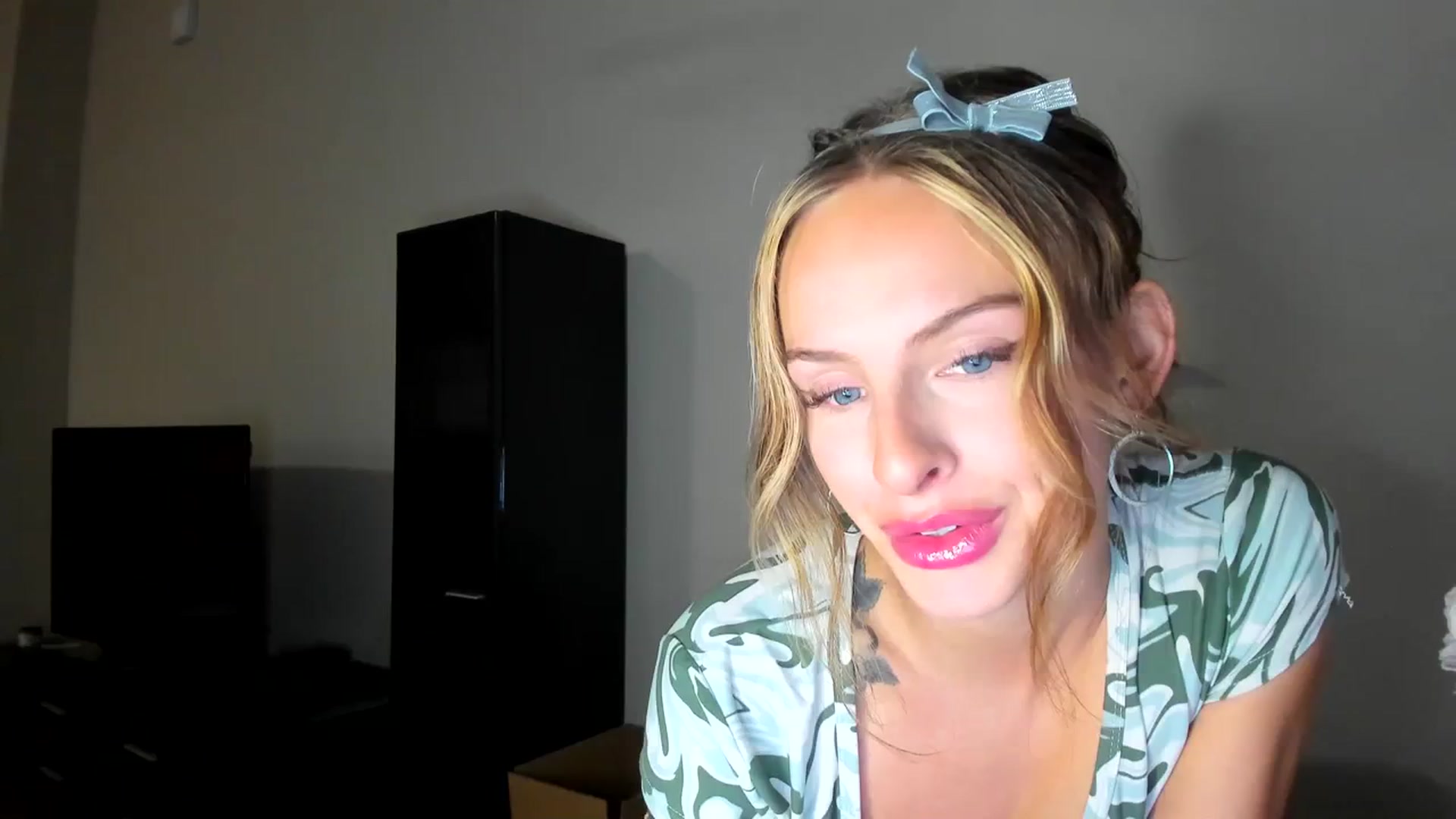 Gallery image thumbnail from PrincesssTati's myfreecams stream on, 12/29/2023, 04:34 image 5 of 20