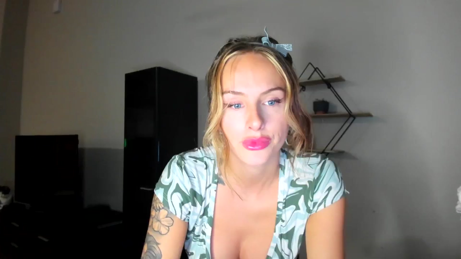 Gallery image thumbnail from PrincesssTati's myfreecams stream on, 12/29/2023, 04:34 image 8 of 20