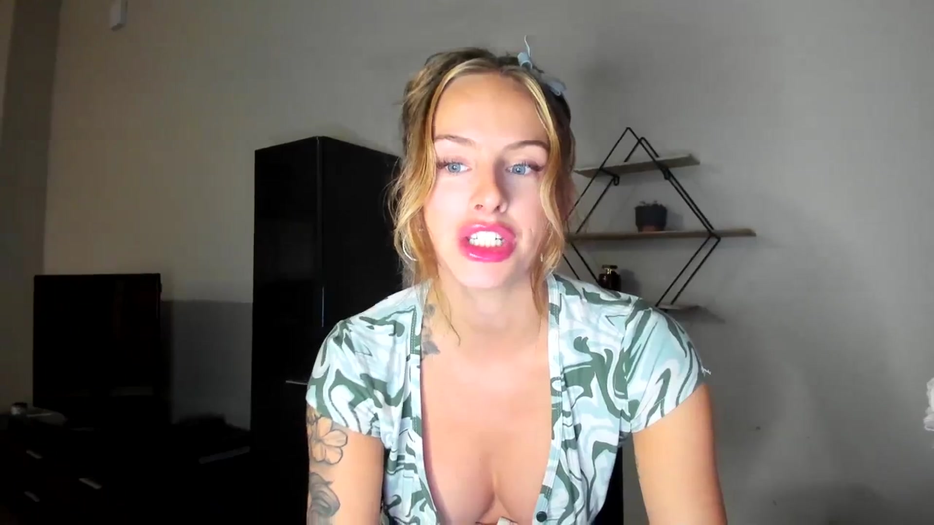 Gallery image thumbnail from PrincesssTati's myfreecams stream on, 12/29/2023, 04:34 image 3 of 20