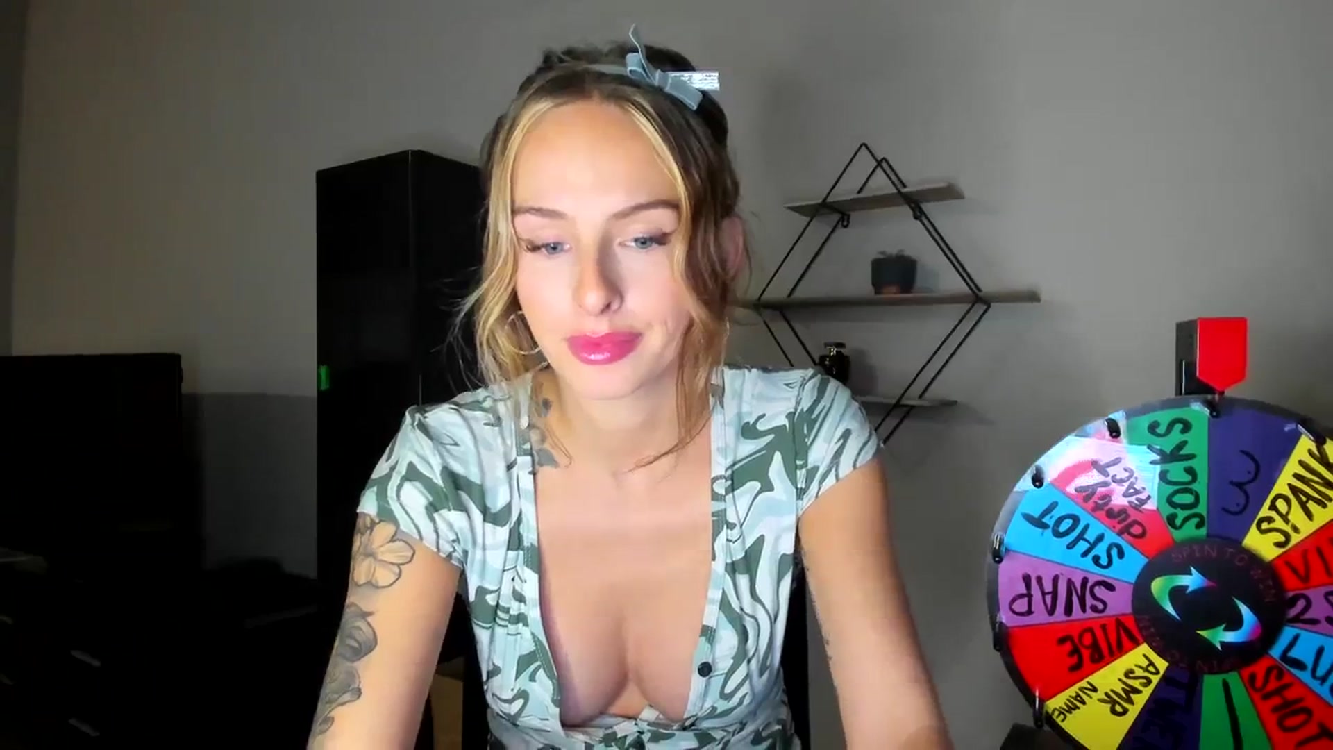 Gallery image thumbnail from PrincesssTati's myfreecams stream on, 12/29/2023, 04:34 image 16 of 20