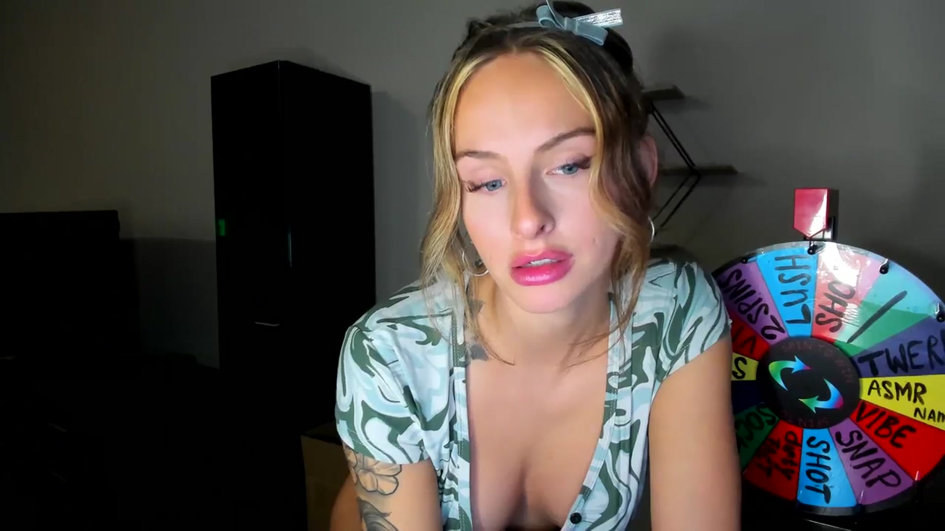 Gallery image thumbnail from PrincesssTati's myfreecams stream on, 12/29/2023, 04:59 image 10 of 20