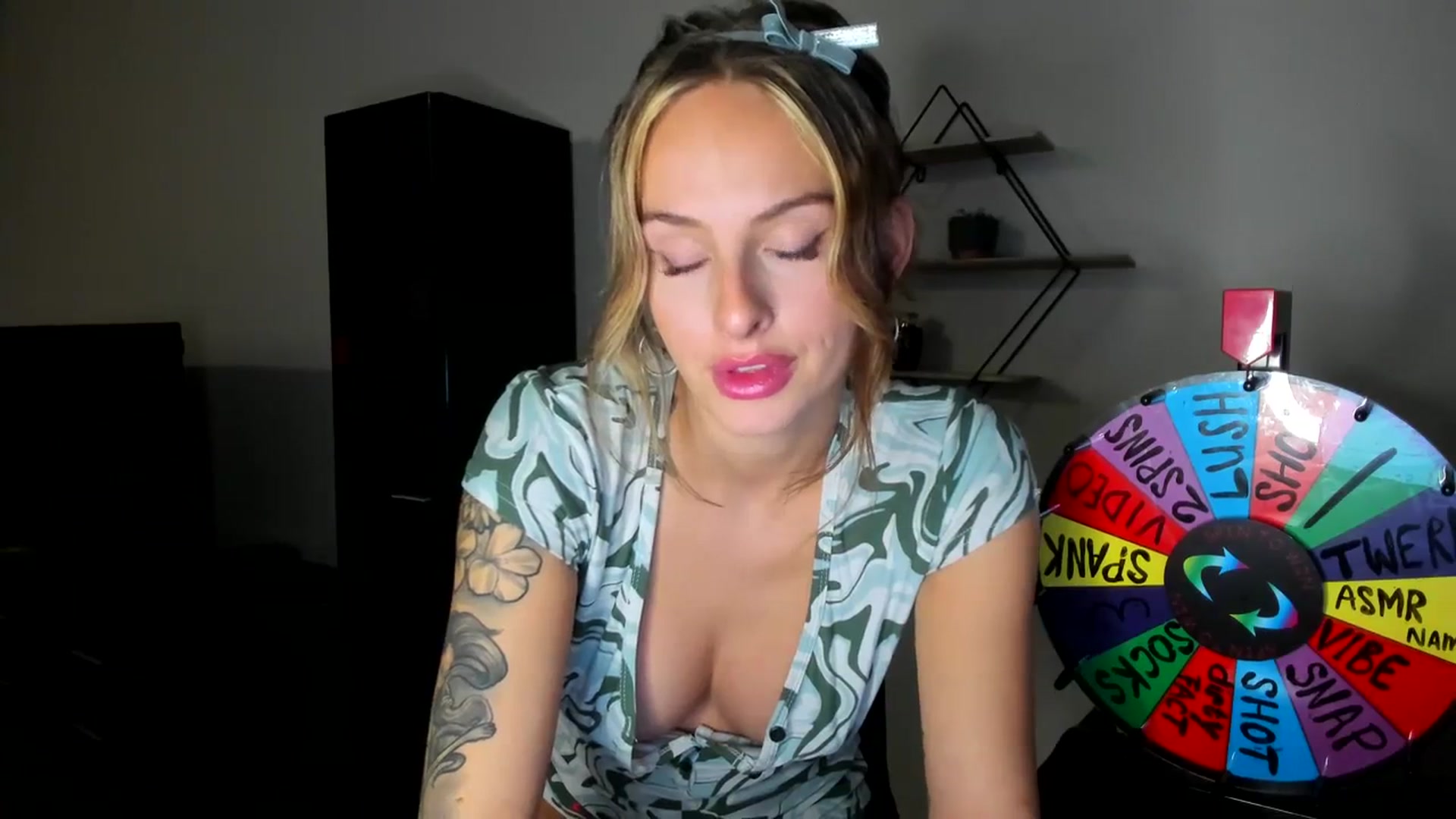 Gallery image thumbnail from PrincesssTati's myfreecams stream on, 12/29/2023, 04:59 image 14 of 20