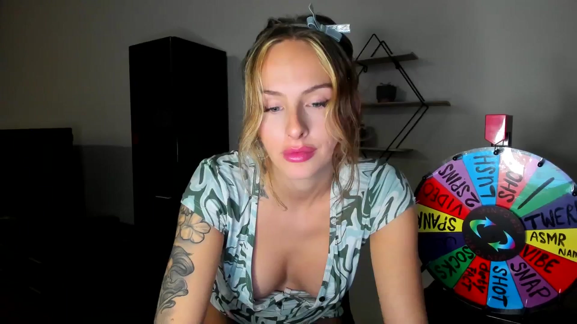 Gallery image thumbnail from PrincesssTati's myfreecams stream on, 12/29/2023, 04:59 image 5 of 20