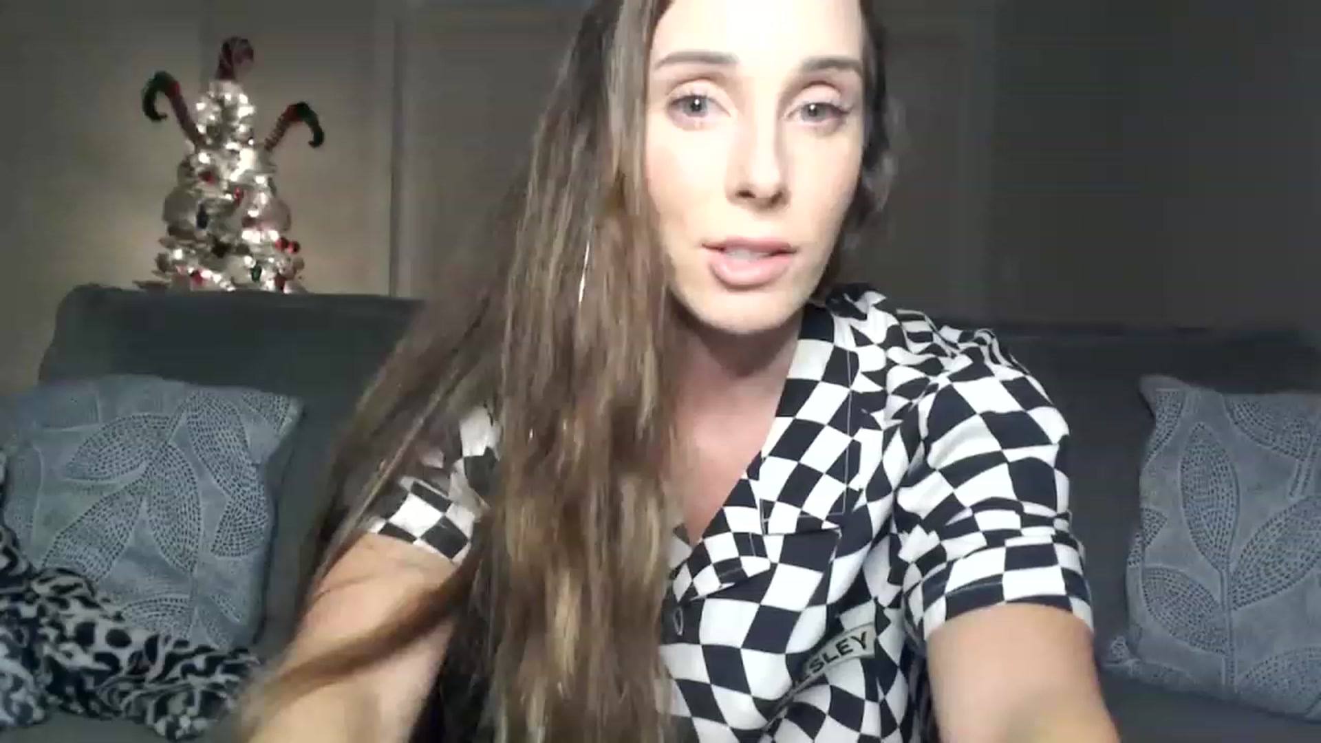 Gallery image thumbnail from PriscillaP's myfreecams stream on, 11/21/2022, 07:15 image 4 of 20