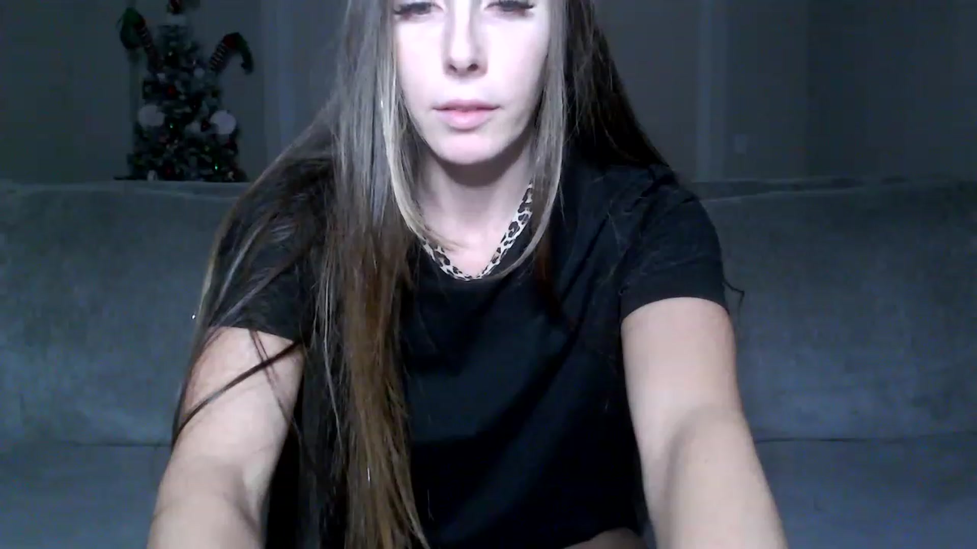 Gallery image thumbnail from PriscillaP's myfreecams stream on, 01/03/2023, 06:56 image 10 of 20