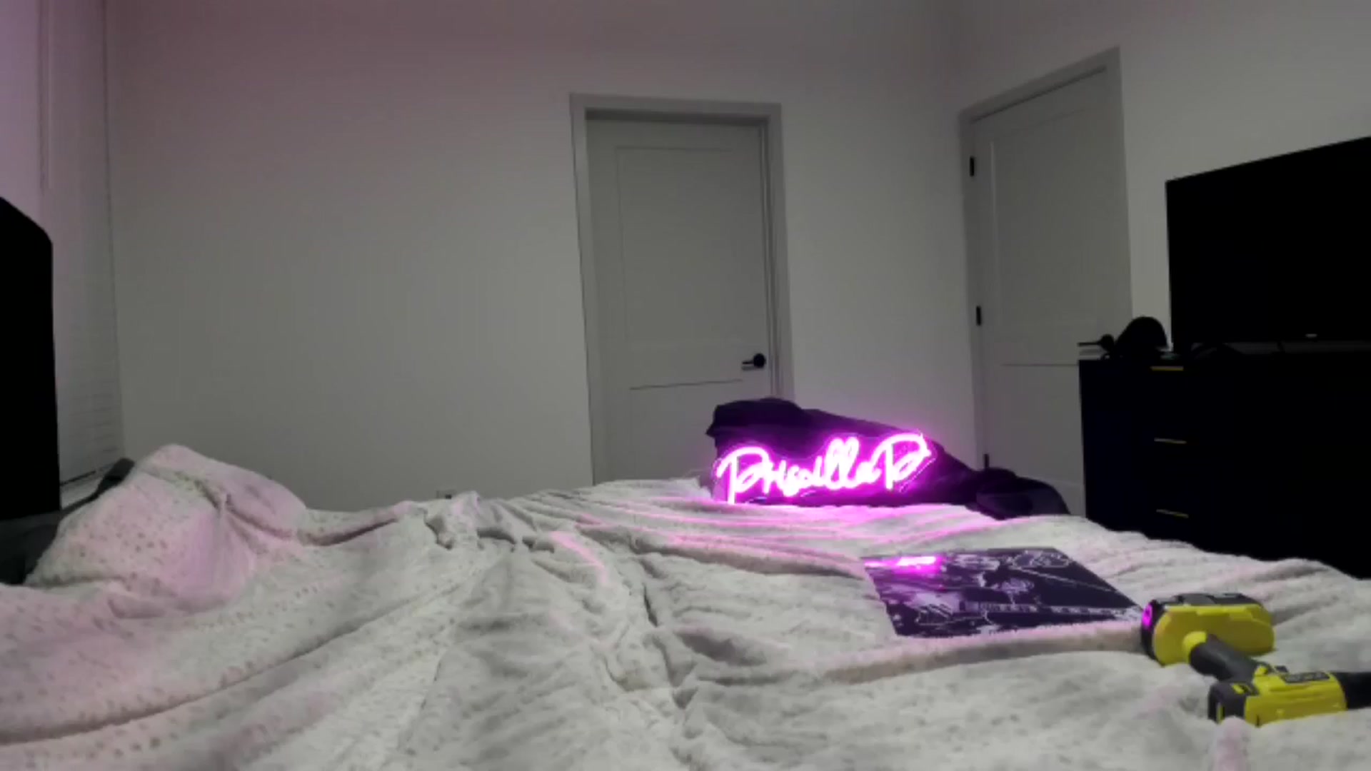 Gallery image thumbnail from PriscillaP's myfreecams stream on, 07/31/2024, 04:25 image 20 of 20