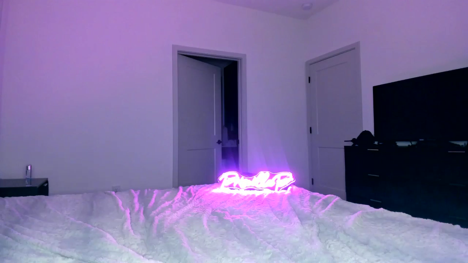 Gallery image thumbnail from PriscillaP's myfreecams stream on, 08/18/2024, 01:53 image 19 of 20