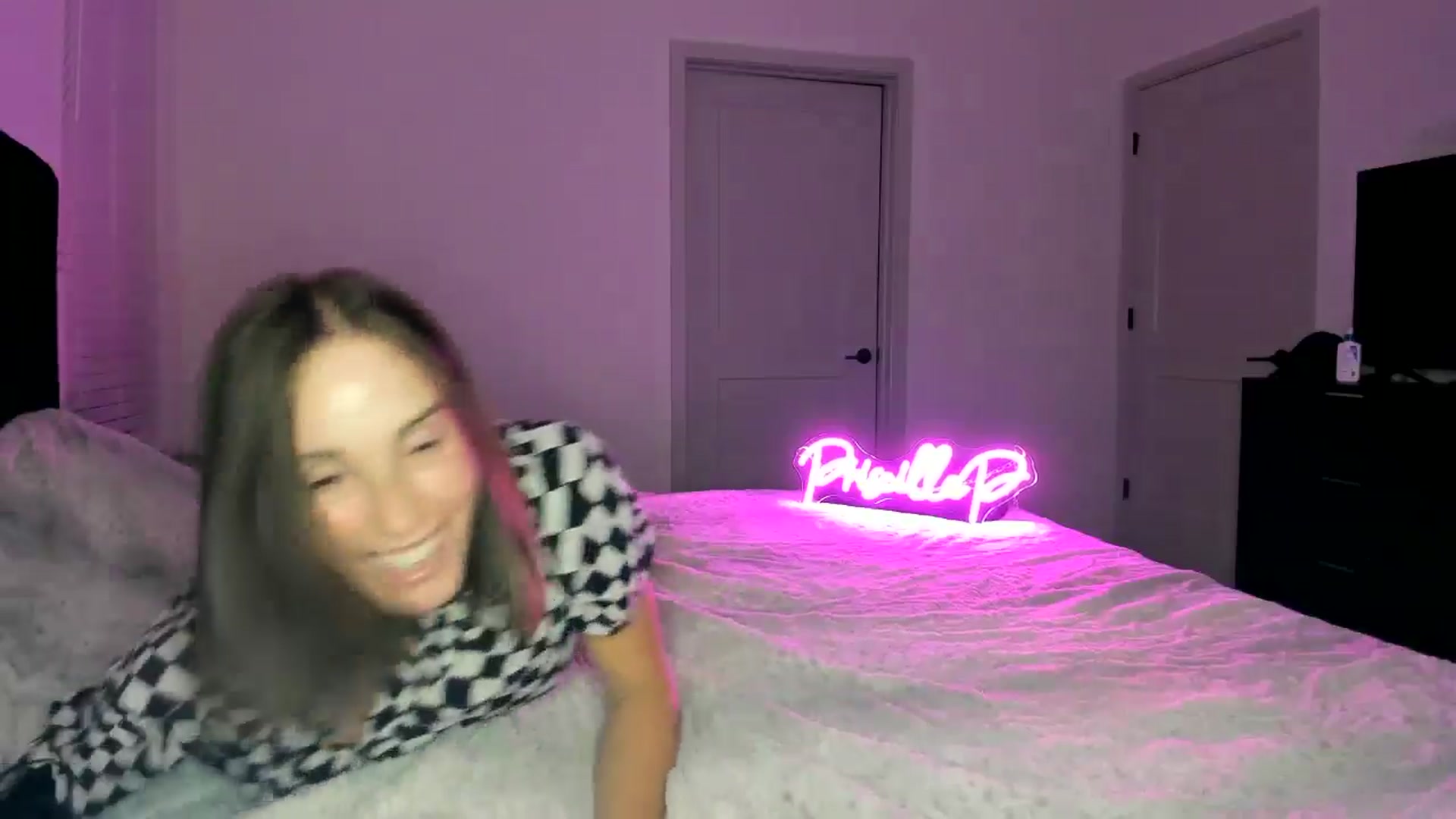 Gallery image thumbnail from PriscillaP's myfreecams stream on, 08/29/2024, 04:34 image 8 of 20