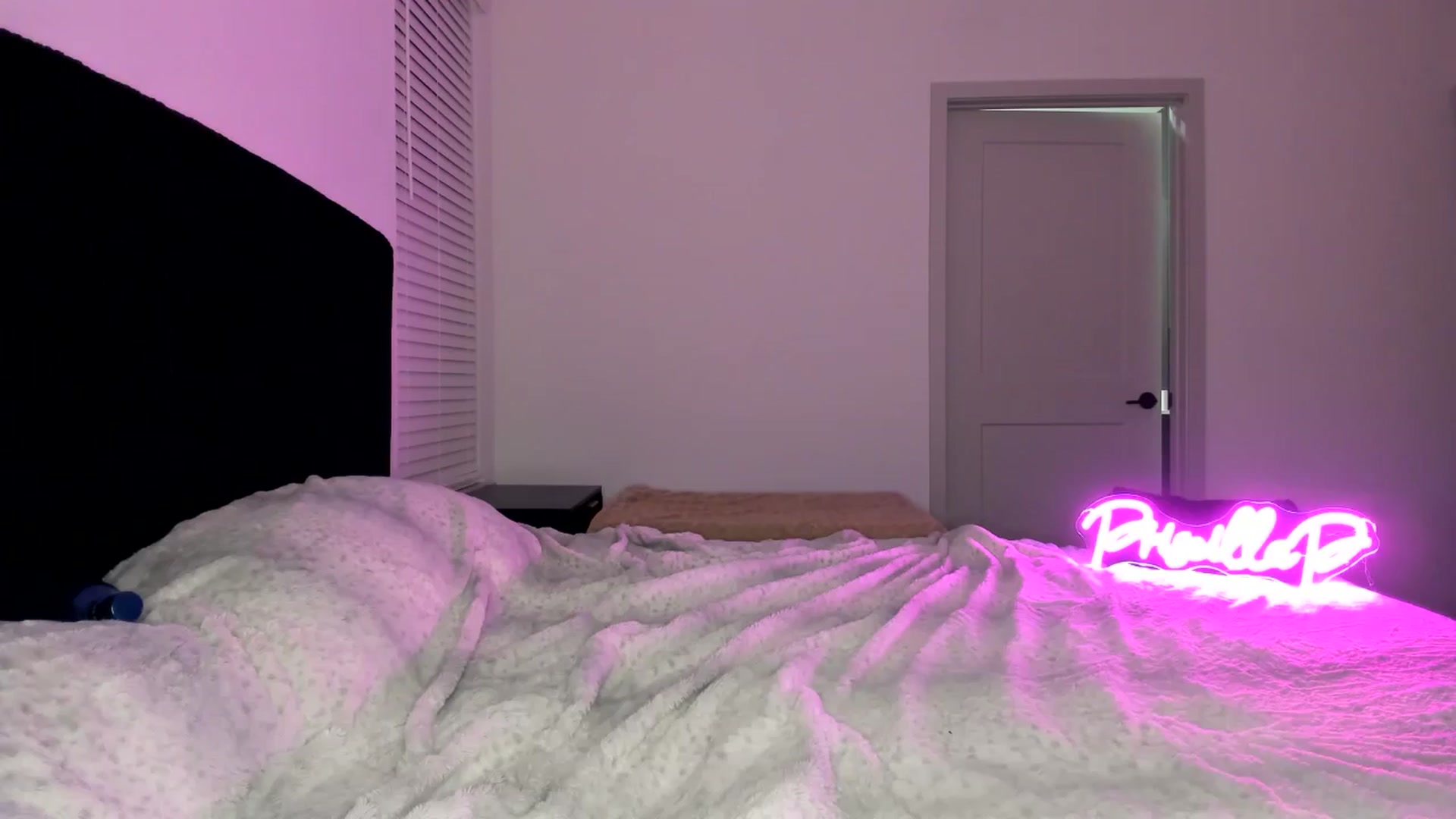 Gallery image thumbnail from PriscillaP's myfreecams stream on, 09/05/2024, 05:26 image 8 of 20