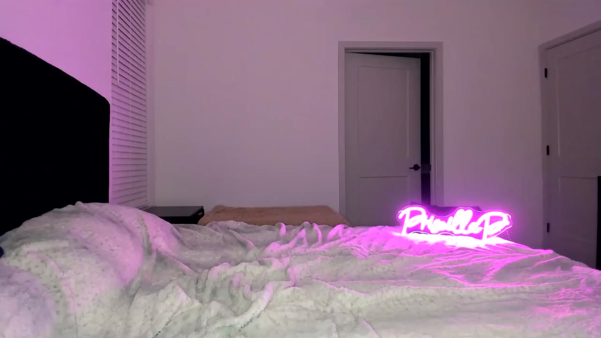 Gallery image thumbnail from PriscillaP's myfreecams stream on, 09/05/2024, 05:26 image 20 of 20
