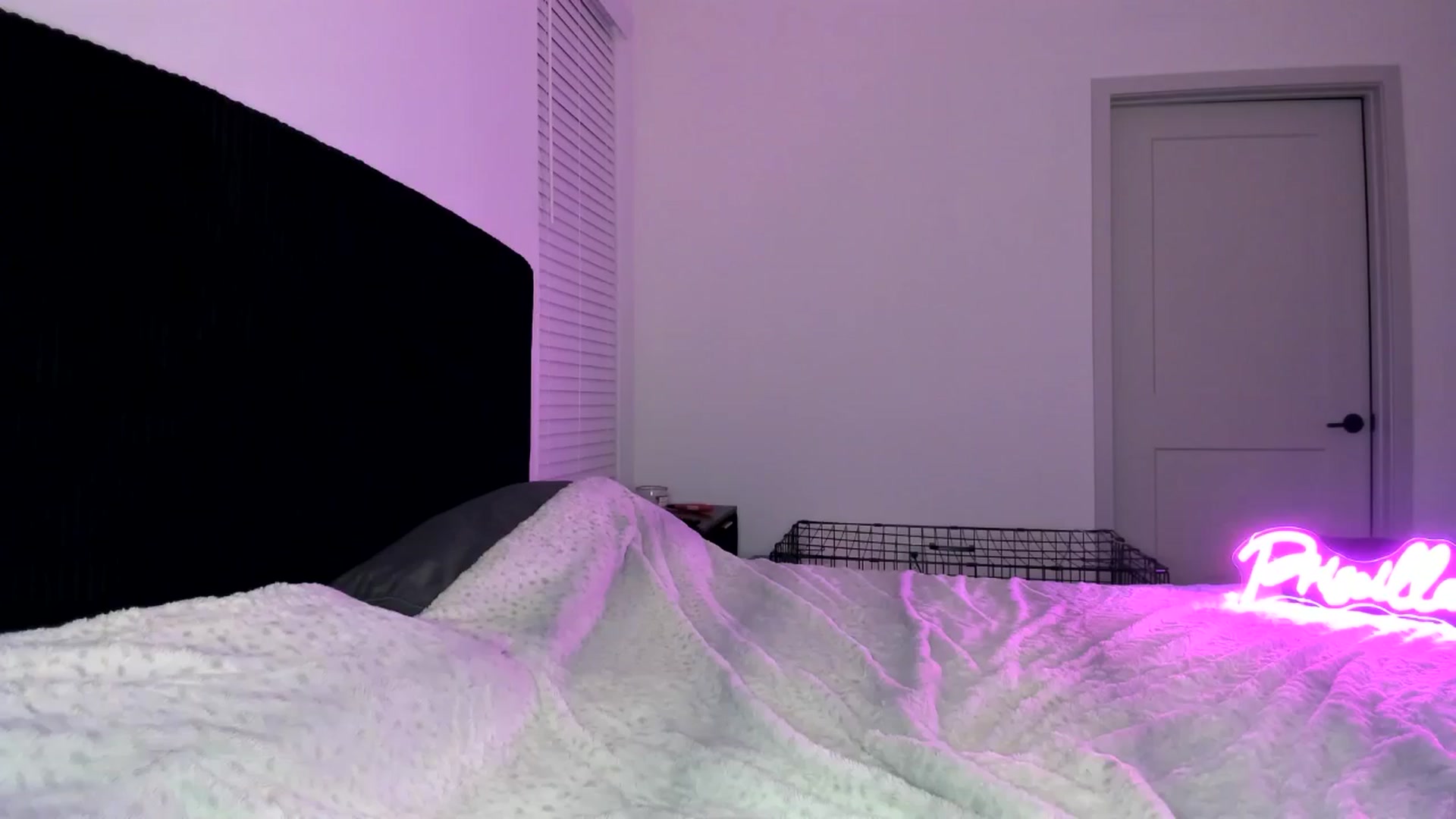 Gallery image thumbnail from PriscillaP's myfreecams stream on, 09/14/2024, 05:11 image 7 of 20