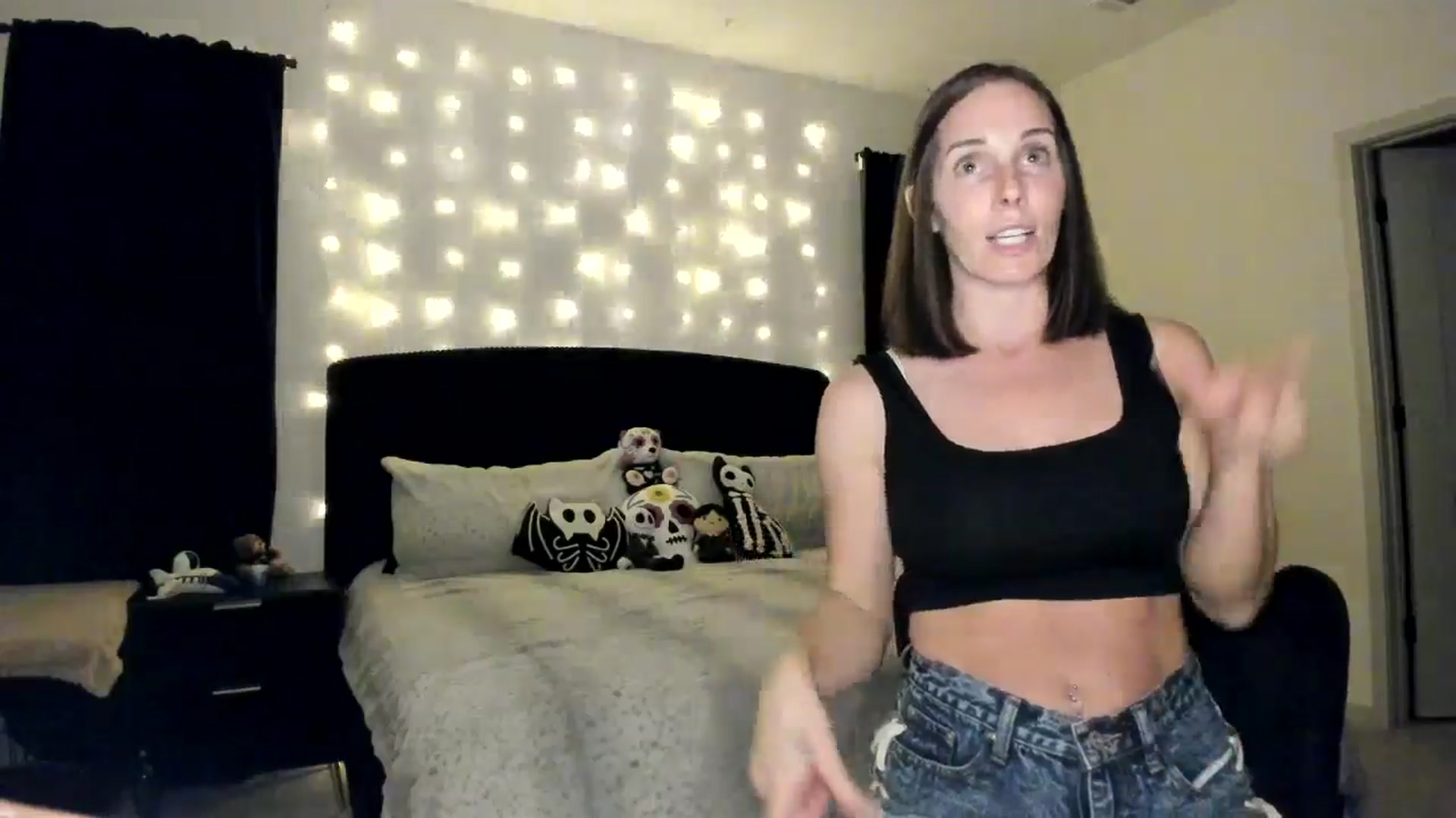 Gallery image thumbnail from PriscillaP's myfreecams stream on, 09/30/2024, 03:28 image 2 of 20