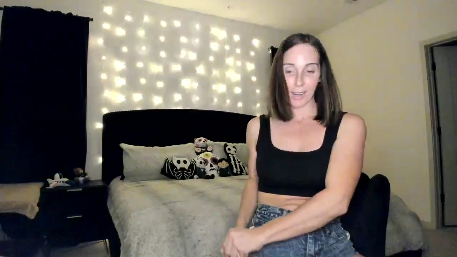 Gallery image thumbnail from PriscillaP's myfreecams stream on, 09/30/2024, 03:28 image 10 of 20