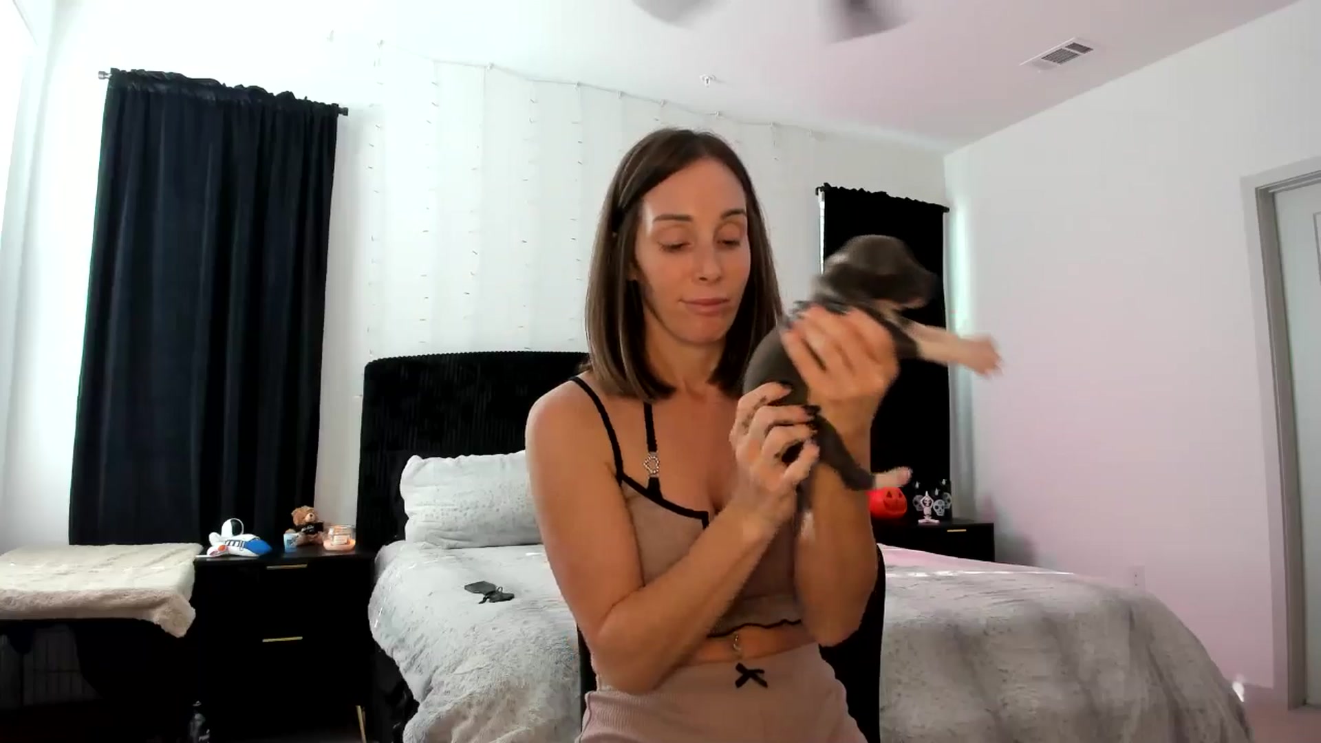 Gallery image thumbnail from PriscillaP's myfreecams stream on, 10/04/2024, 15:11 image 5 of 20