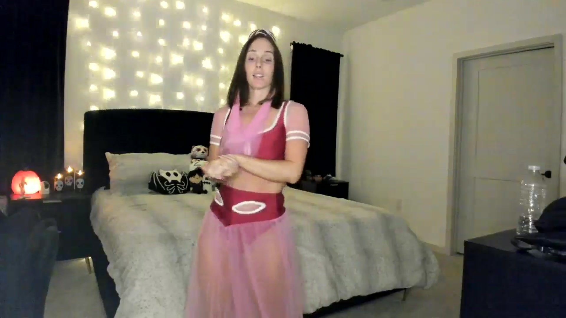 Gallery image thumbnail from PriscillaP's myfreecams stream on, 10/31/2024, 04:26 image 6 of 20