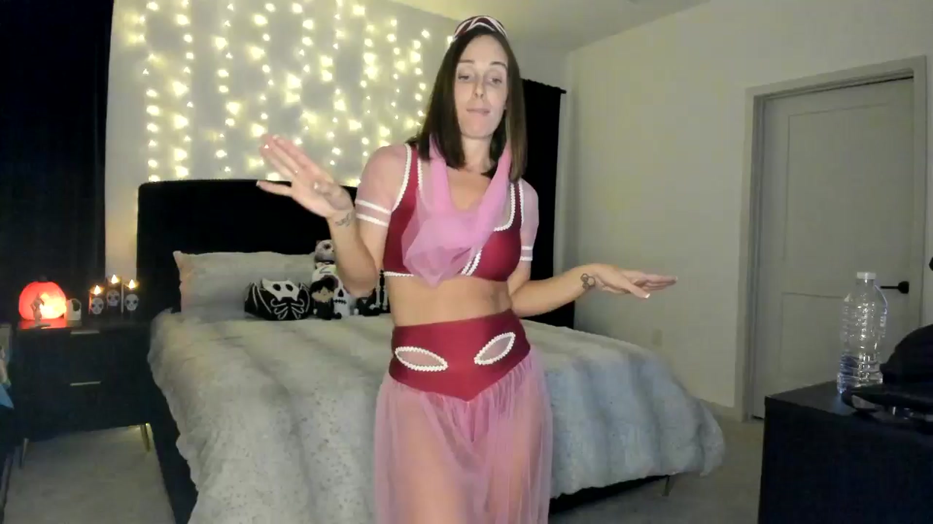 Gallery image thumbnail from PriscillaP's myfreecams stream on, 10/31/2024, 04:26 image 12 of 20