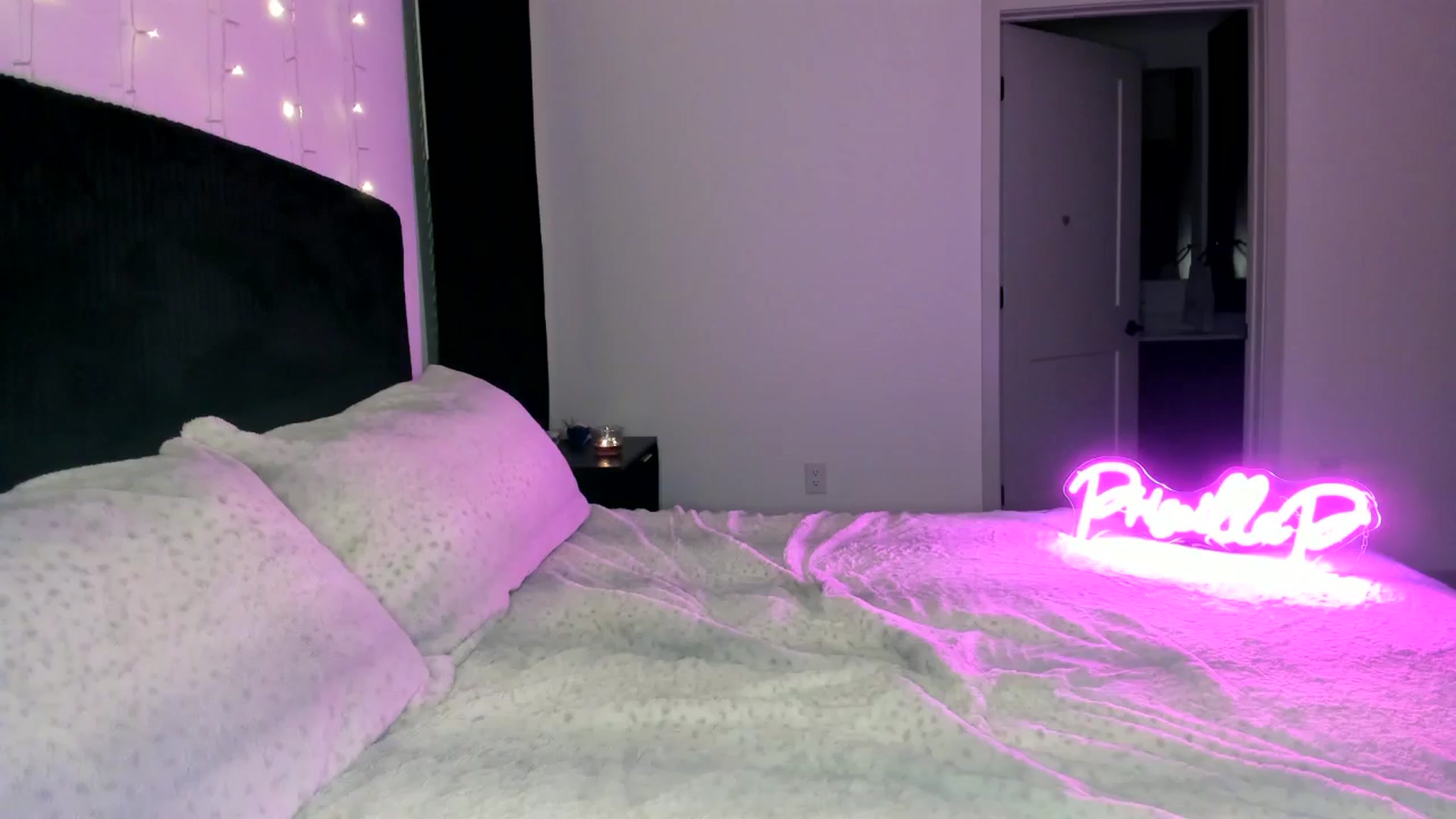 Gallery image thumbnail from PriscillaP's myfreecams stream on, 11/06/2024, 04:53 image 1 of 20
