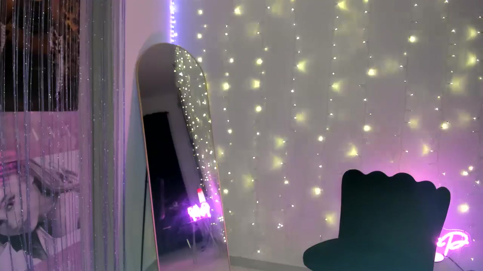 Gallery image thumbnail from PriscillaP's myfreecams stream on, 05/05/2025, 04:16 image 2 of 20