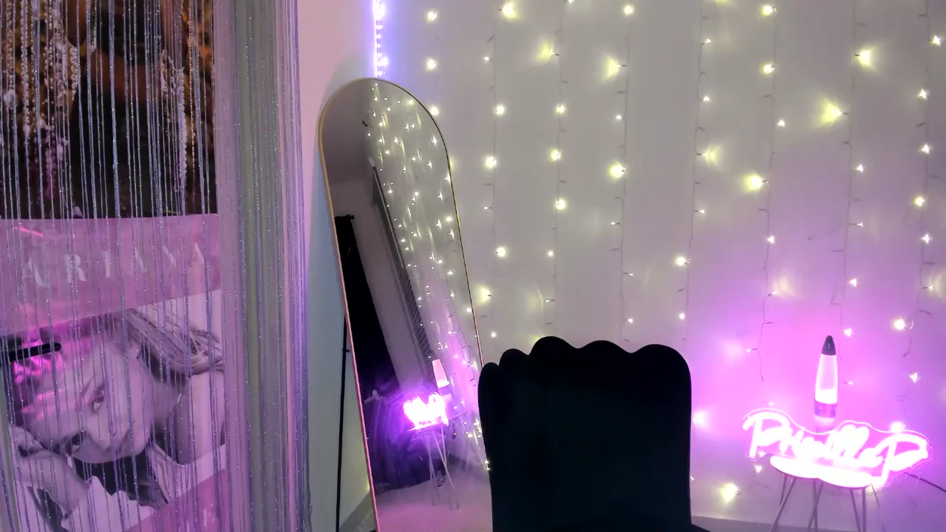 Gallery image thumbnail from PriscillaP's myfreecams stream on, 05/09/2025, 04:08 image 6 of 20