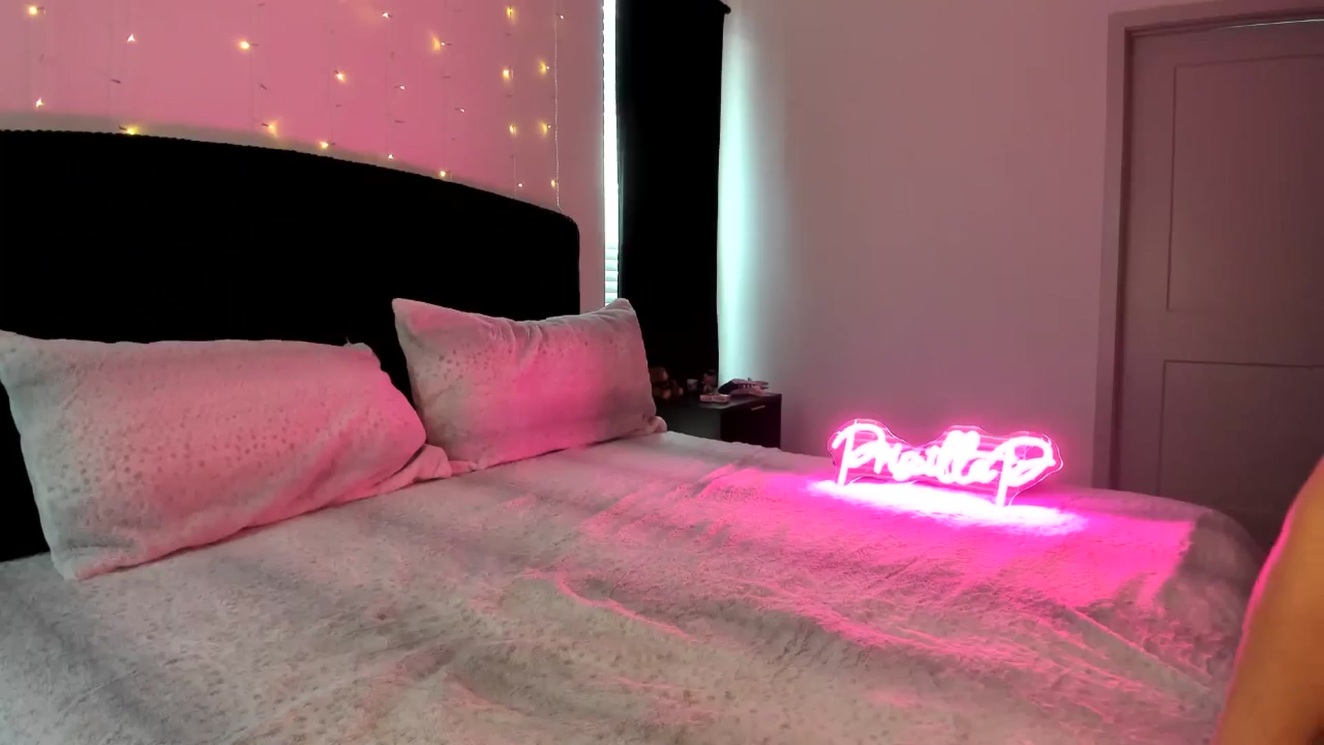Gallery image thumbnail from PriscillaP's myfreecams stream on, 06/13/2025, 20:00 image 16 of 20