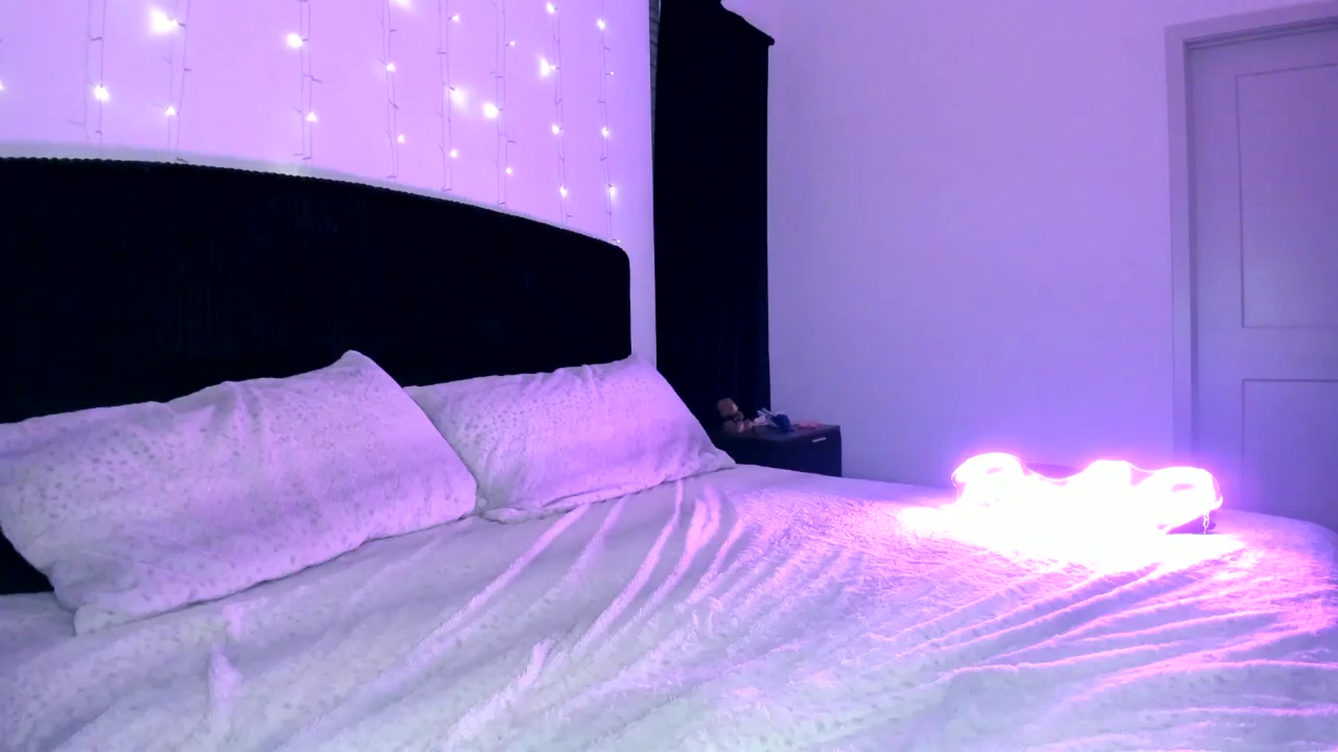 Gallery image thumbnail from PriscillaP's myfreecams stream on, 07/17/2025, 04:15 image 7 of 20