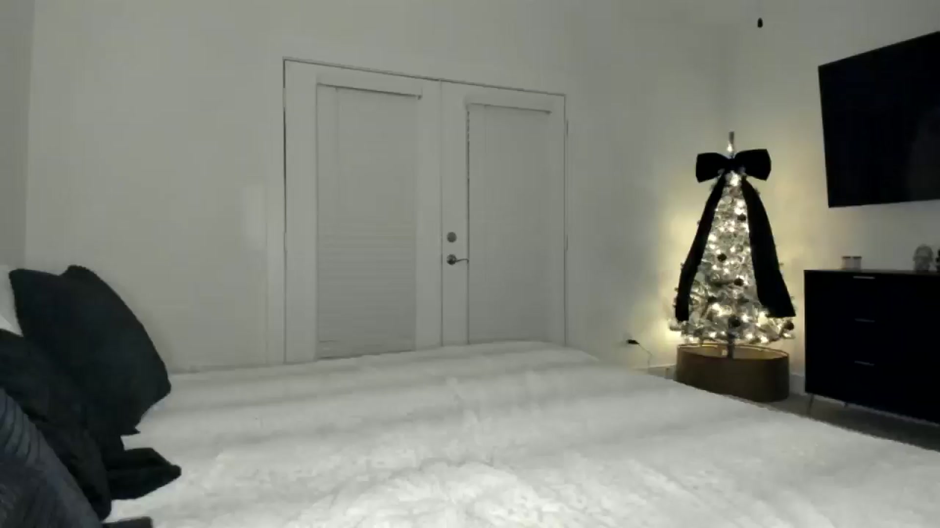 Gallery image thumbnail from PriscillaP's myfreecams stream on, 01/02/2026, 02:38 image 1 of 20