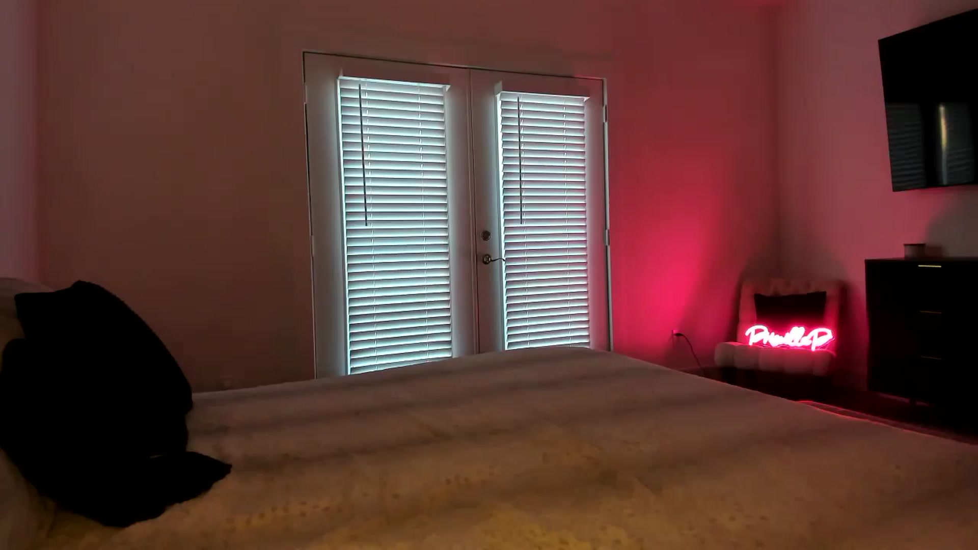 Gallery image thumbnail from PriscillaP's myfreecams stream on, 02/07/2026, 23:35 image 16 of 20