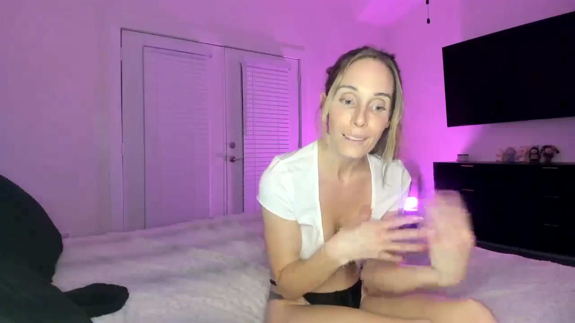 Gallery image thumbnail from PriscillaP's myfreecams stream on, 03/27/2026, 02:40 image 19 of 20