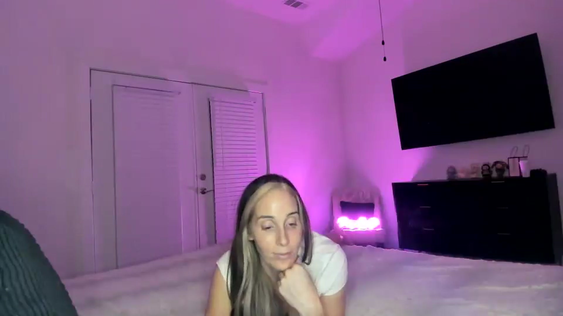 Gallery image thumbnail from PriscillaP's myfreecams stream on, 06/04/2026, 03:02 image 4 of 20